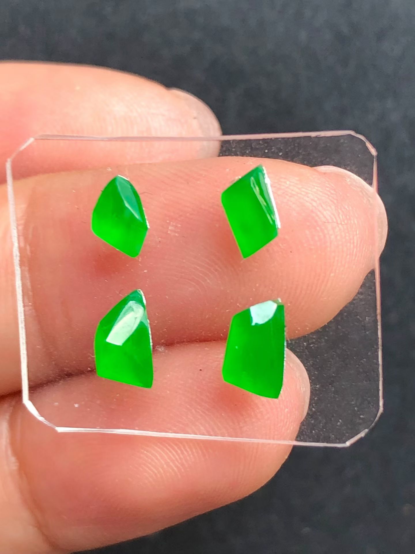辣绿随形一手，尺寸：9.4×3.4×3.5mm，5.3×3.7×3.3