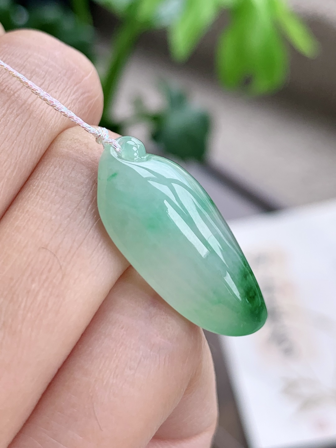 糯冰飘绿花福瓜吊坠,缅料 性比高 厚装 飘花,尺寸26.4-13-7.1,重量4克