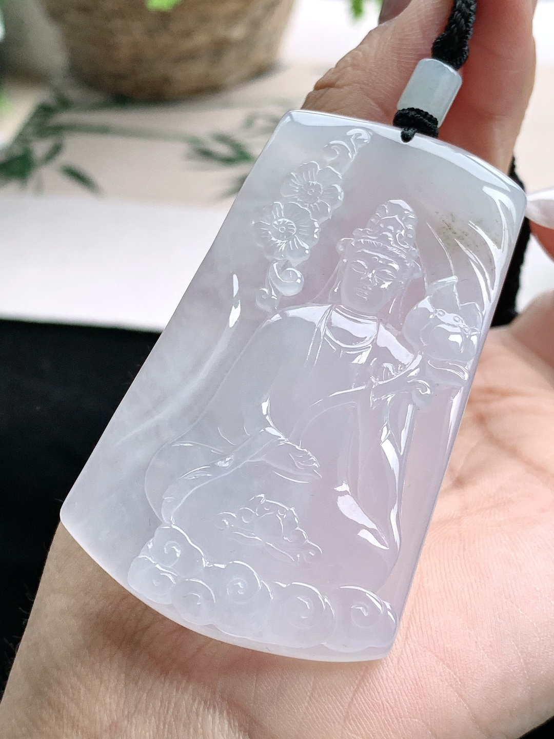 冰白冰大势至菩萨持莲观音牌吊坠，缅料，性比高，厚装，尺寸67.8-40.6-7.1，重量43克