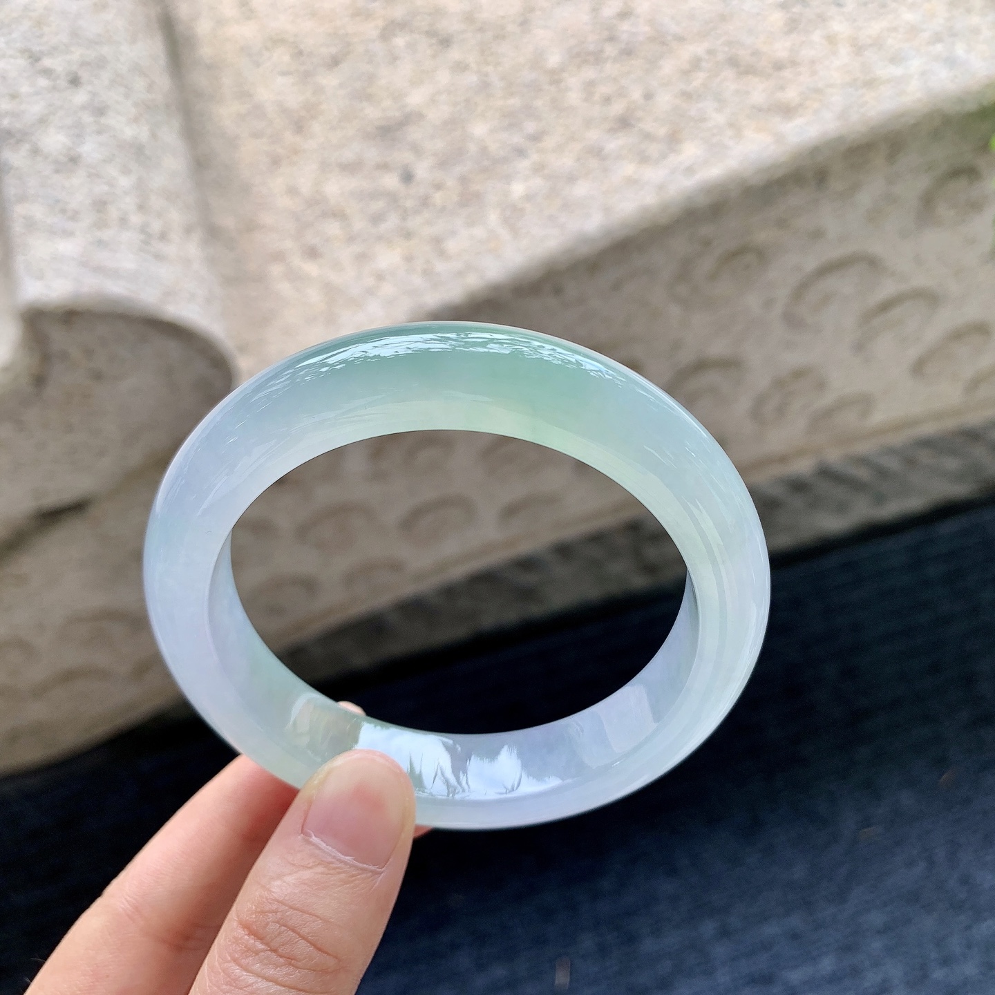 正圈，圈口59/13/9，编码G6090228，冰糯春彩，水润，种老，细腻，无裂。