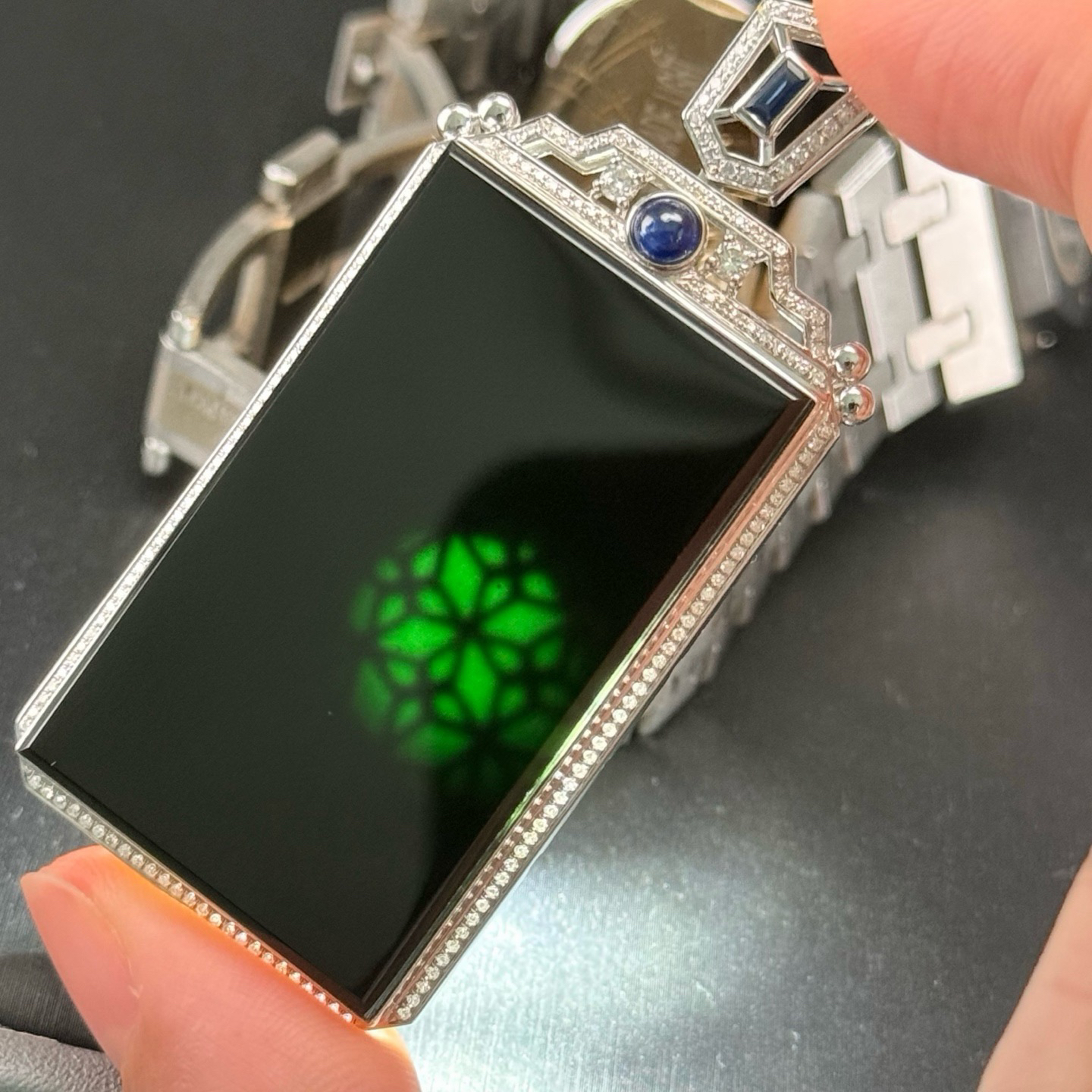 精品18k墨翠无事牌去种好色正黑度极好 打灯通透 油性十足