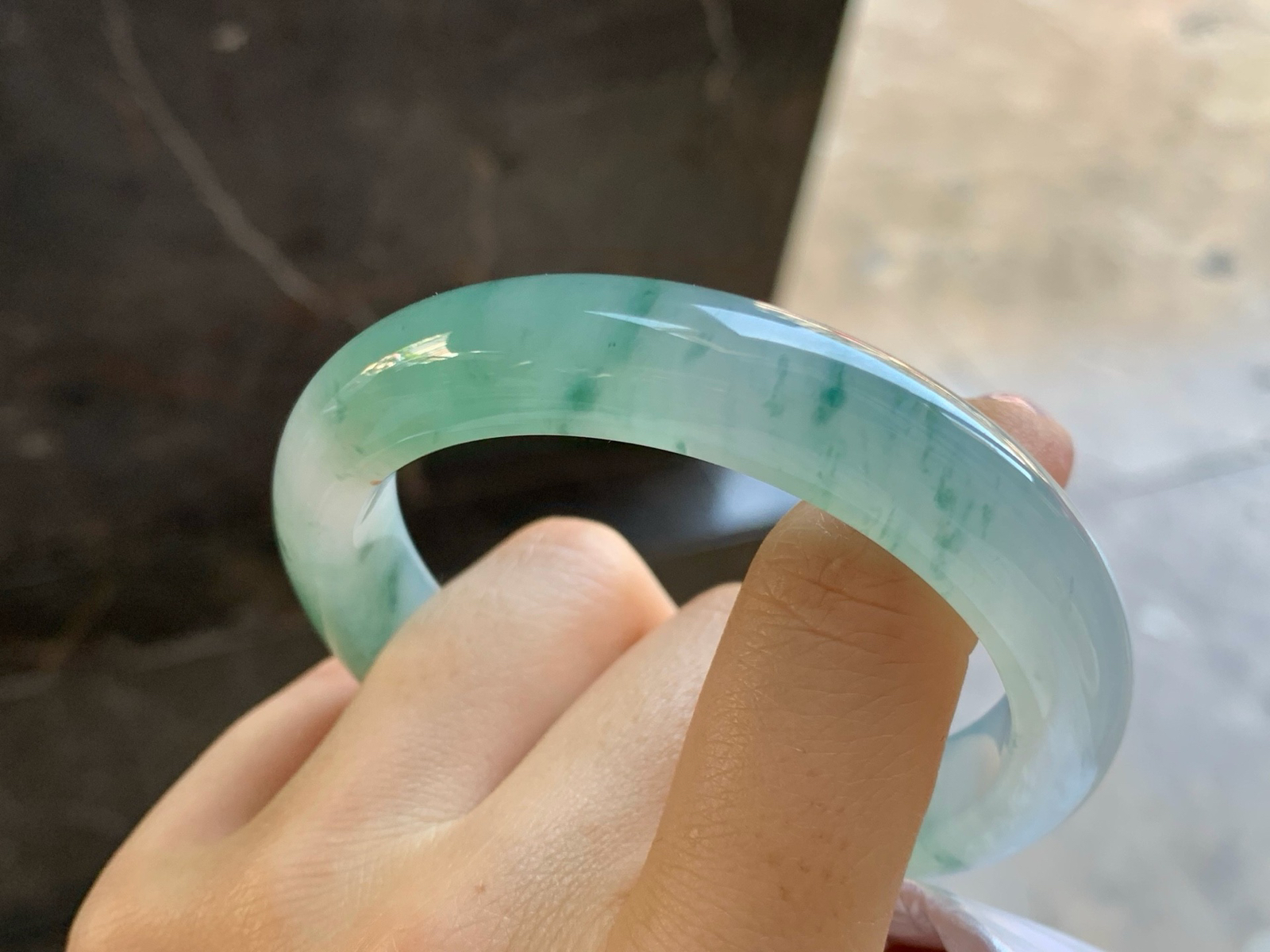 55-11.8-9
冰飘花手镯^_^种水好 飘花点缀