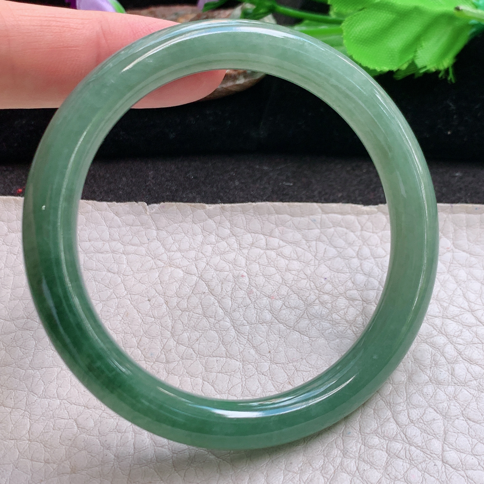 js自然光57*8.8*8.3叮当镯 缅甸翡翠a货玉手镯高品质冰油圆条玉手环