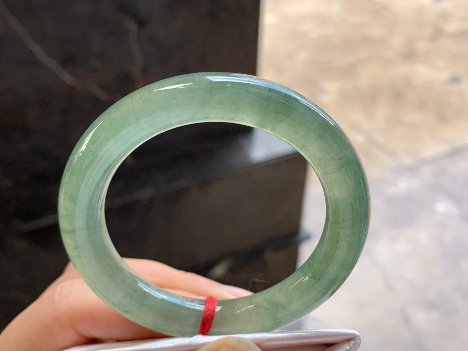 51-9.8
冰种圆条手镯^_^料子油润 冰透