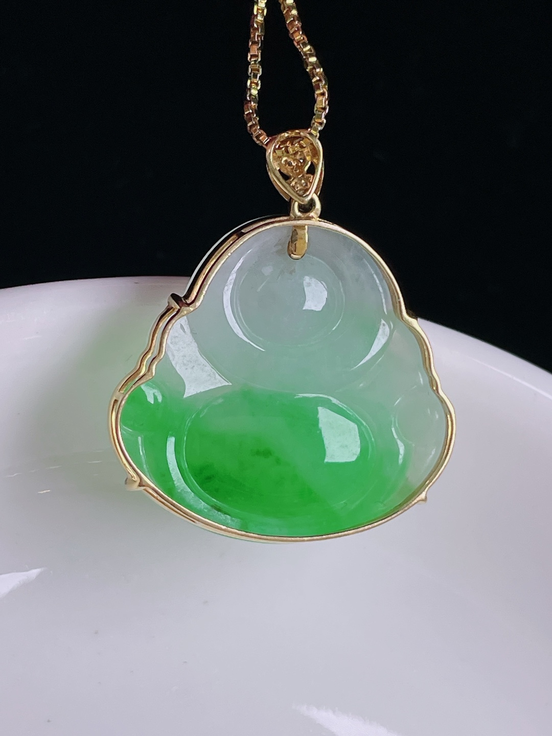 辣绿佛公，18k镶嵌，老种起光，细底通透，尺寸：27裸石21.7/23/6mm0901