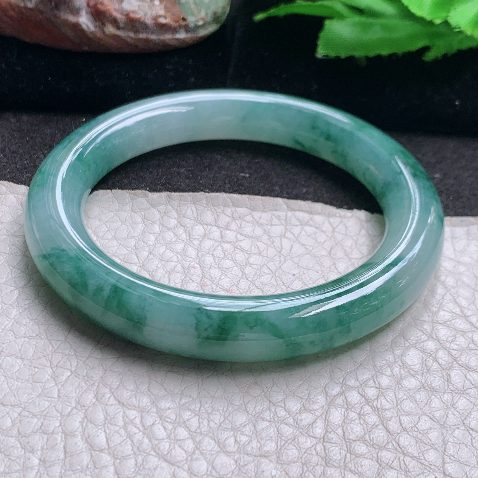 cc自然光53*9.5*10叮当镯 缅甸翡翠a货玉手镯高品质冰飘花圆条玉手环