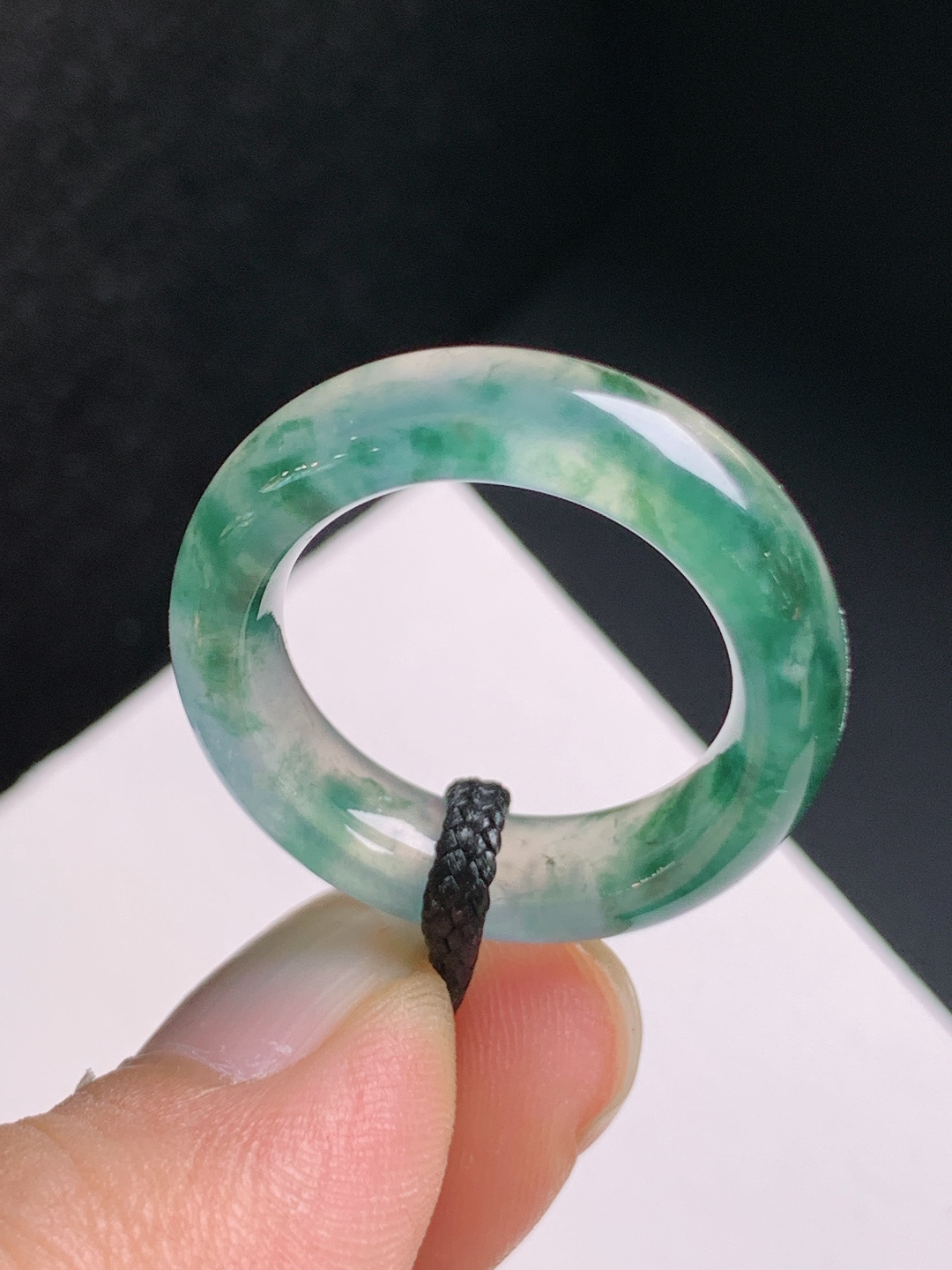 冰种飘花指环，飘花灵动，冰透起光，意境悠然，佩戴雅致