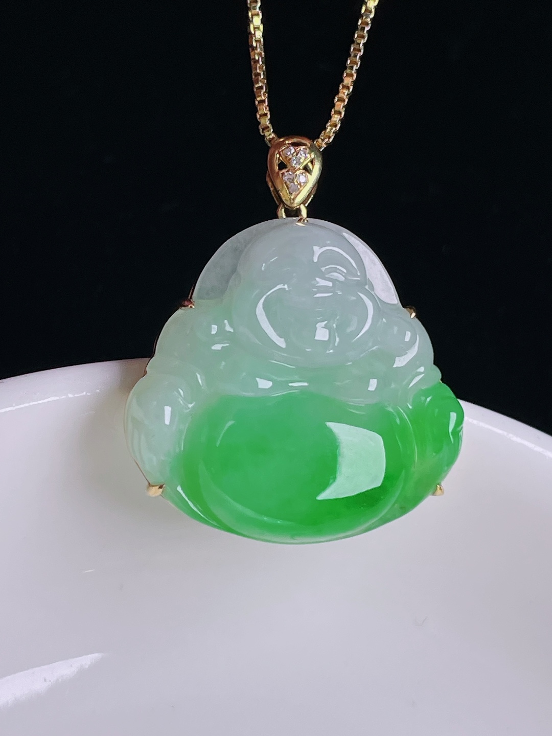 辣绿佛公，18k镶嵌，老种起光，细底通透，尺寸：27裸石21.7/23/6mm0901