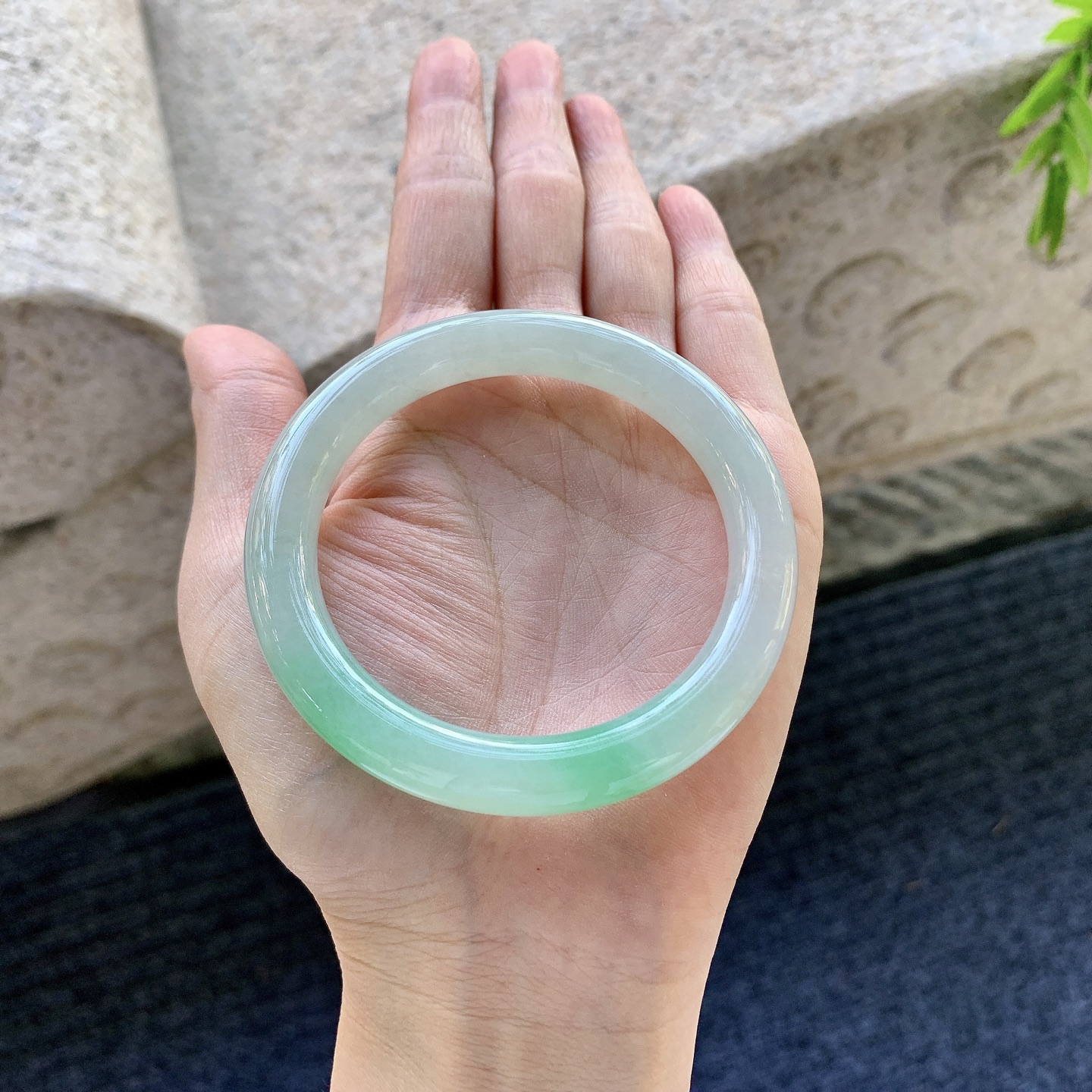 圆条52 53，细糯飘绿，水润，种老，细腻，有纹线
