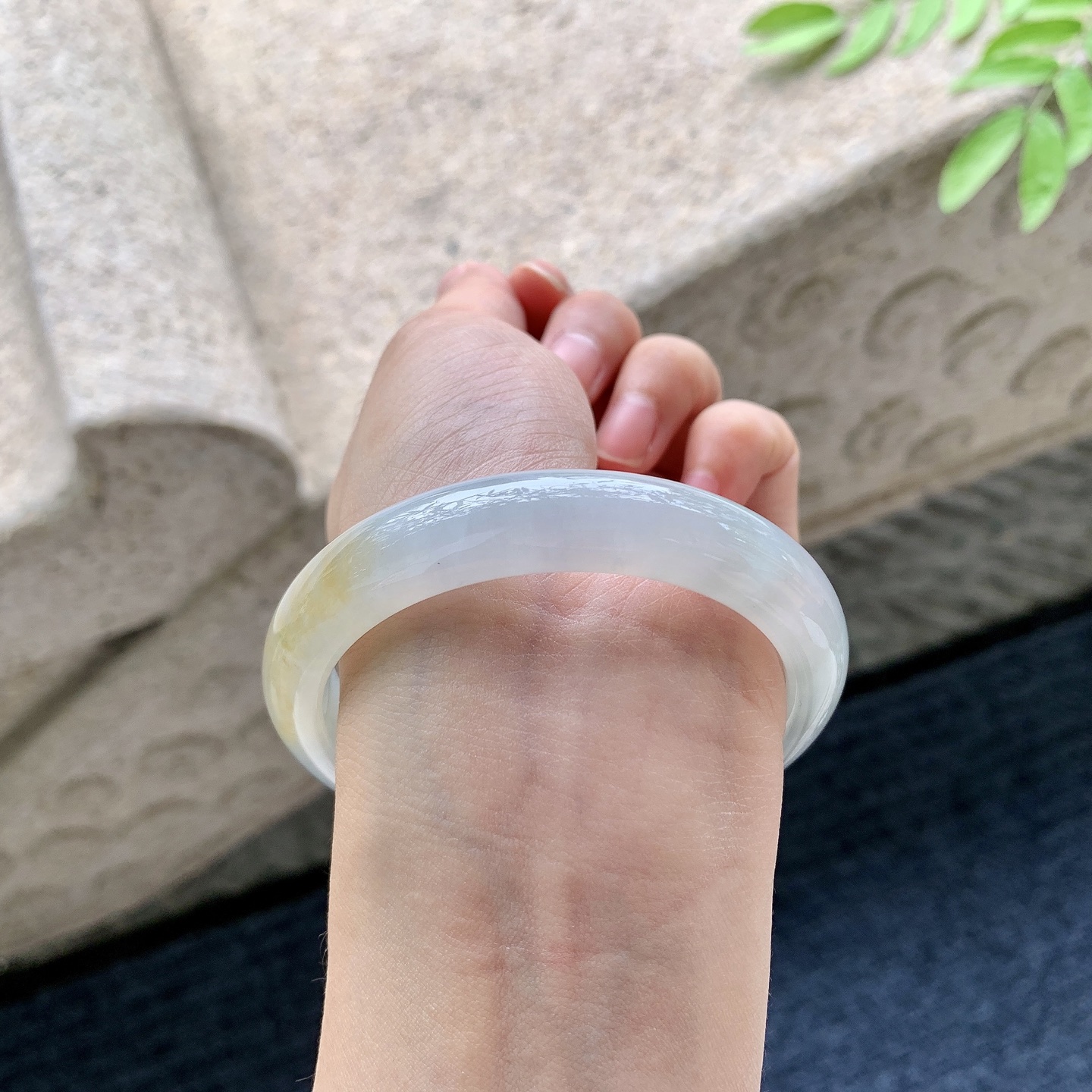 糯冰黄翡，水润，种老，细腻，打灯有絮线