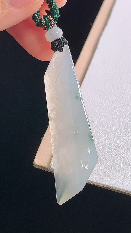 冰飘花原石，无裂，尺寸:48.6-13.4-8.1mm，28