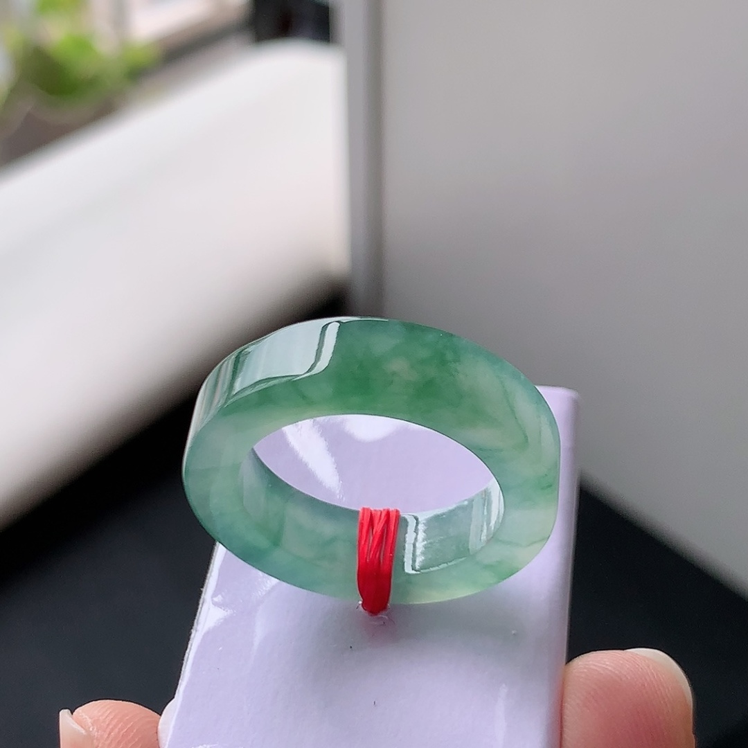 冰飘花戒圈 翠色清新，种老底子细腻，佩戴简单大方货号11831，26.0-5.7-3.8