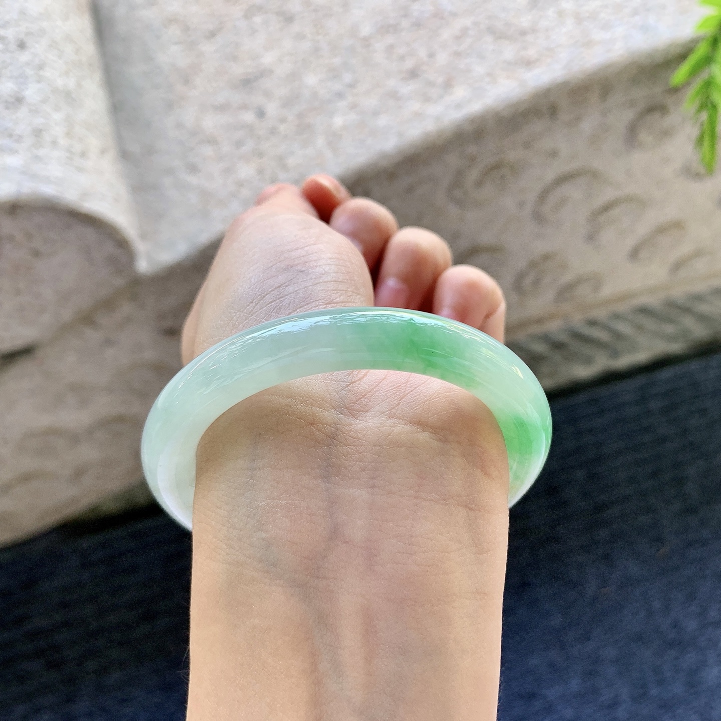 圆条52 53，细糯飘绿，水润，种老，细腻，有纹线