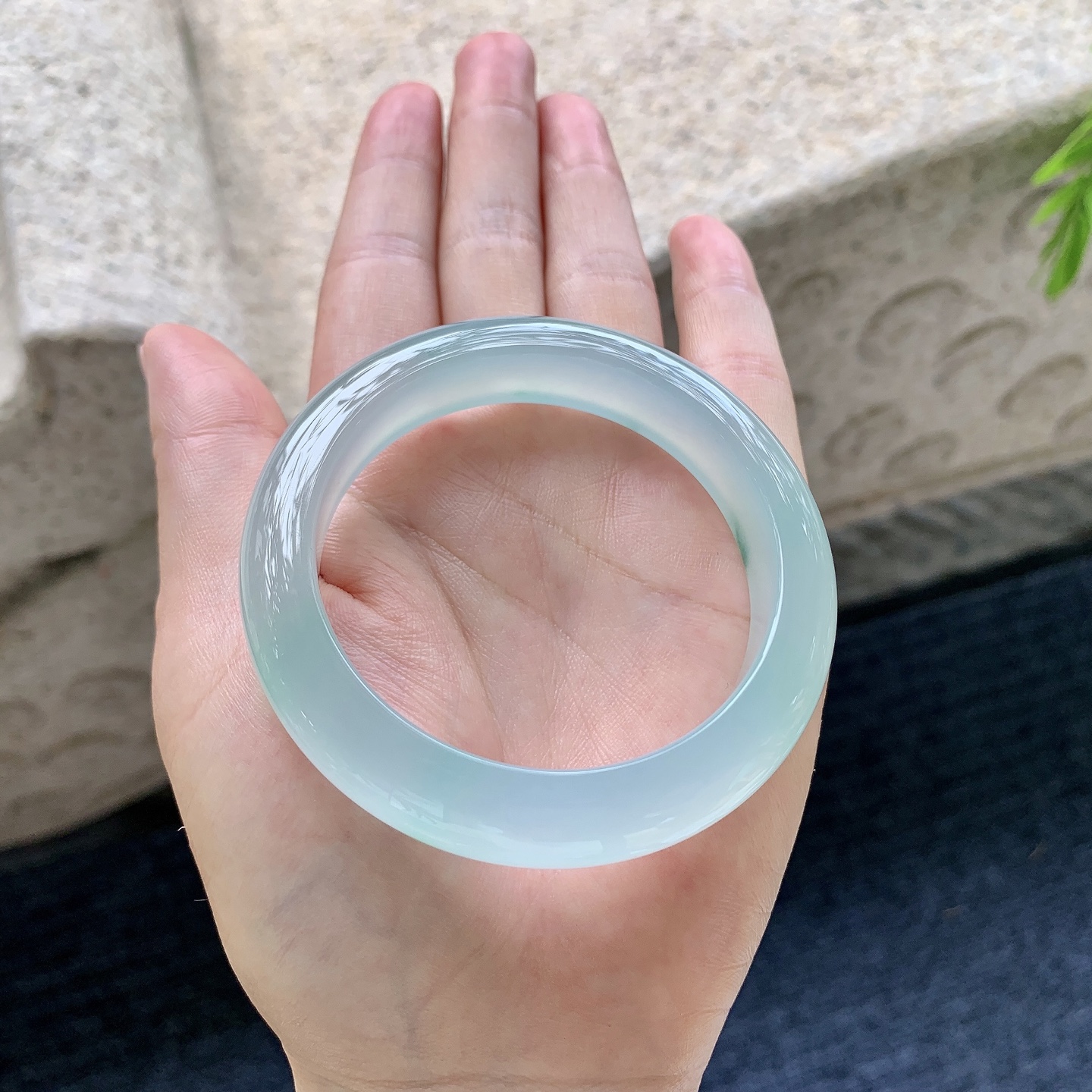 正圈51 52，冰晴绿飘花，清透，水润，种老，细腻，无裂。