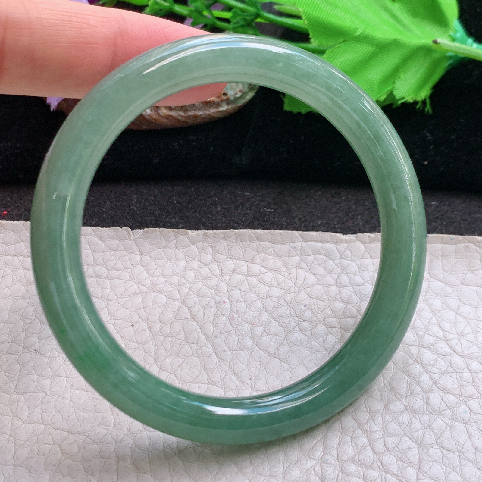 js自然光57*8.8*8.3叮当镯 缅甸翡翠a货玉手镯高品质冰油圆条玉手环
