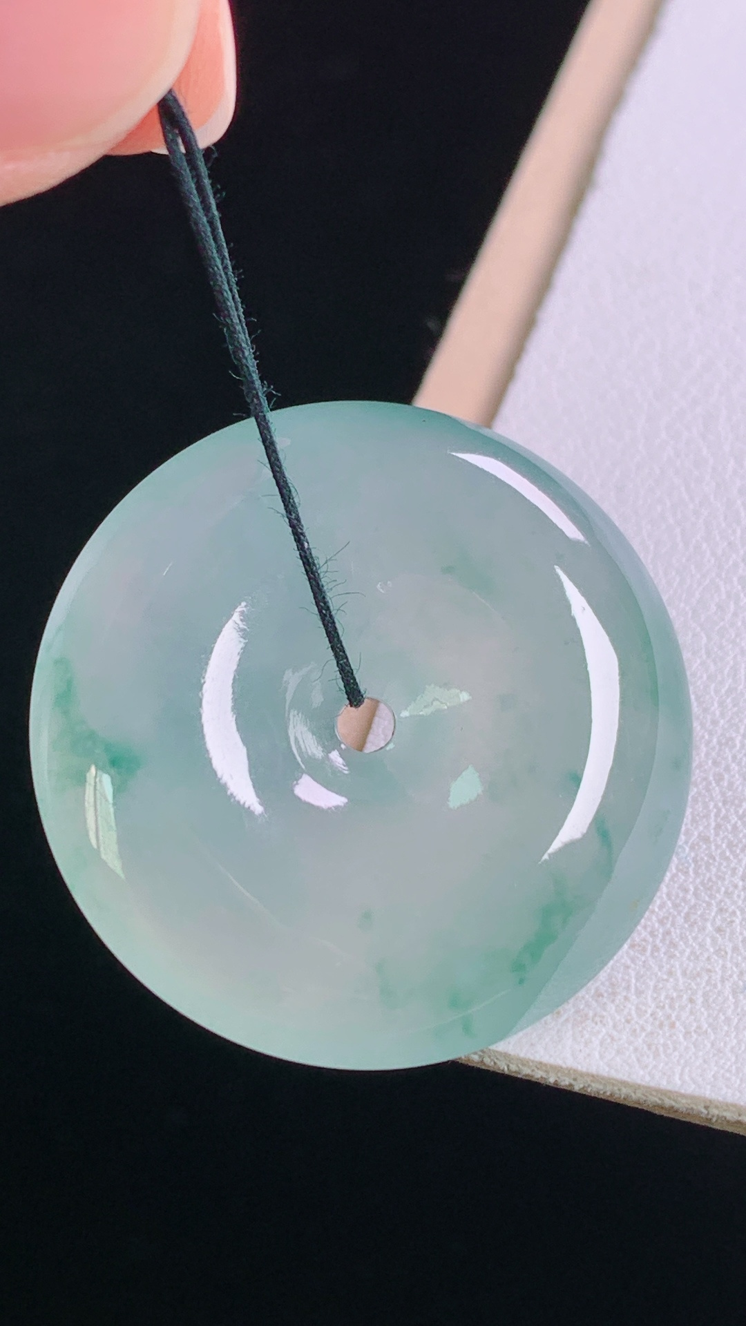 冰飘花平安扣，花色灵动，清透细腻，无裂，尺寸:30.5-7.5mm