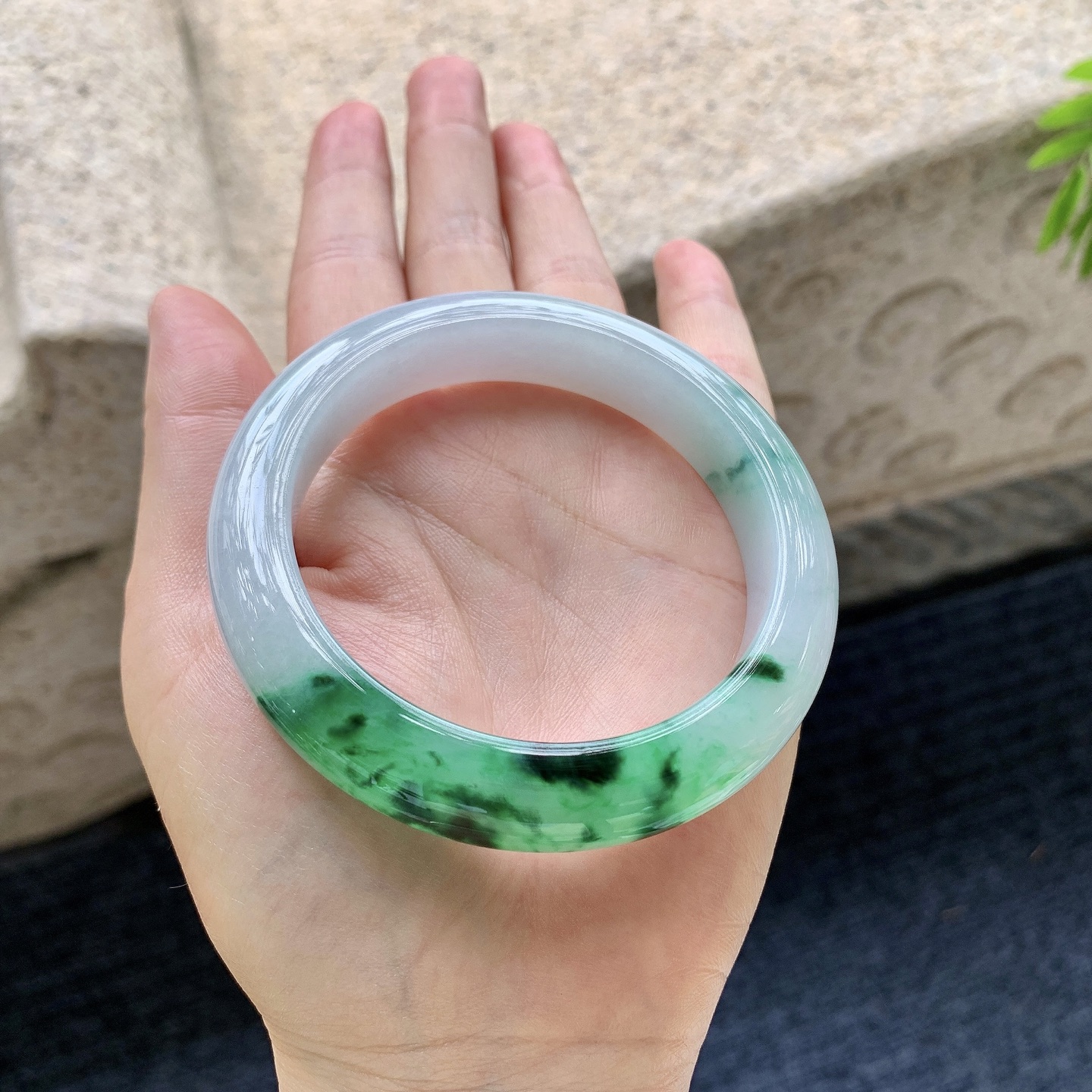 正圈55 56，圈口56.6/12.3/9.4，编码WW090223，糯冰飘辣绿，水润，种老，细腻，
