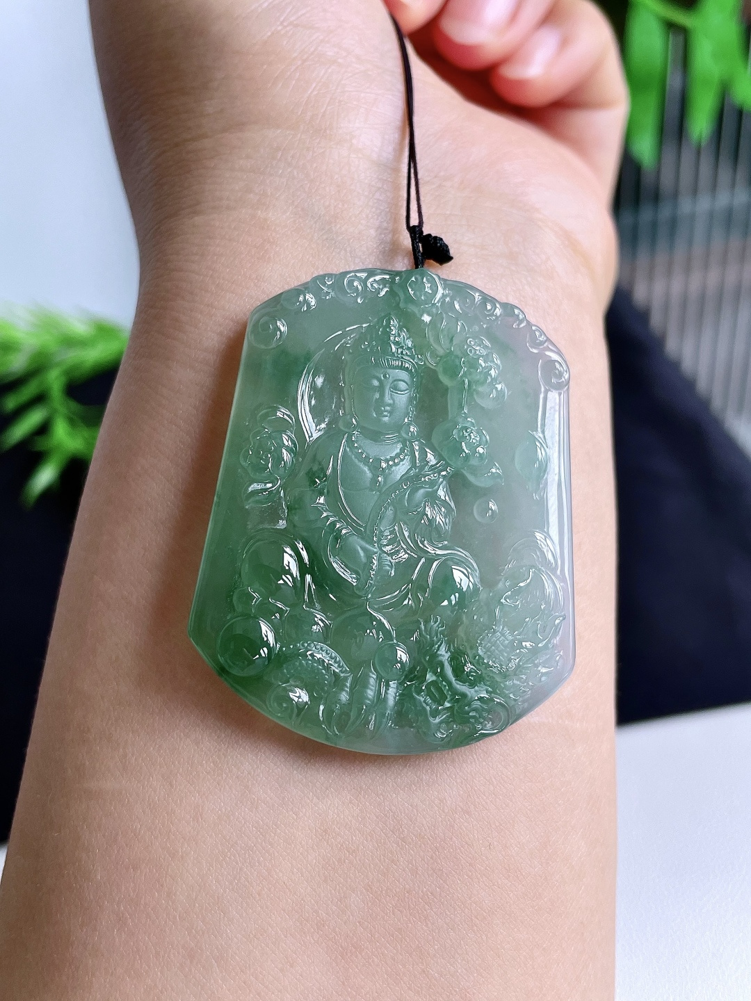 冰飘花御龙大势至菩萨持莲观音牌吊坠，缅料，无裂，性比高，尺寸51-40.3-5.7，重量26克