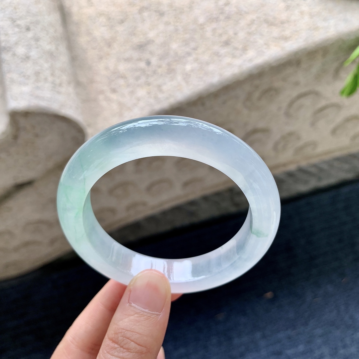 正圈53 54，圈口54/11.7/9，编码NK090234，描述冰飘绿，清透，水润，种老，细腻，打灯有棉絮