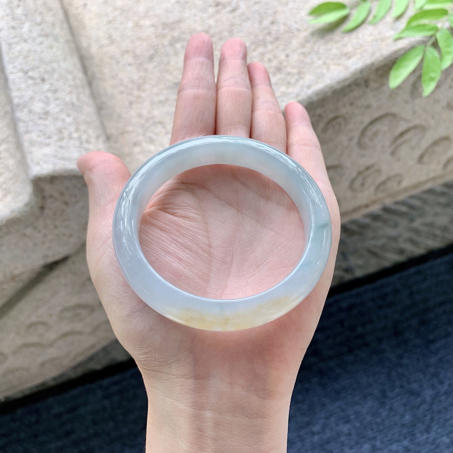 糯冰黄翡，水润，种老，细腻，打灯有絮线