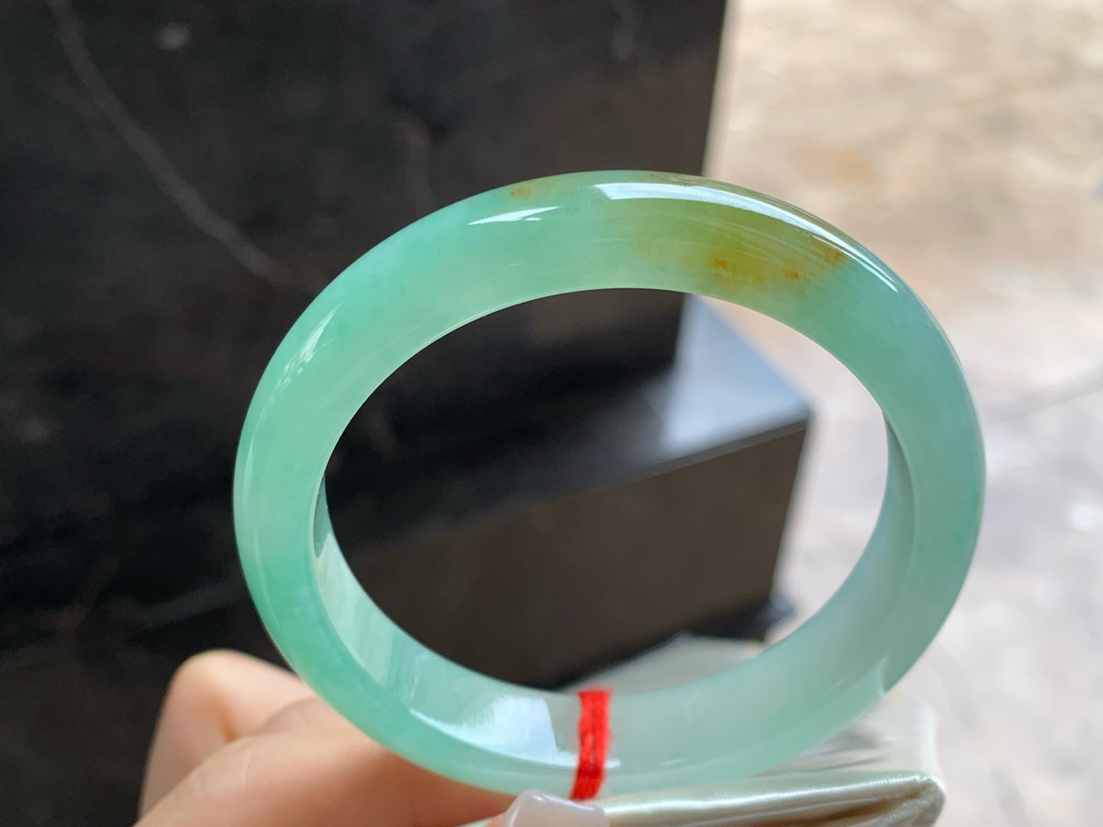 54.5-12-8
黄加绿手镯^_^肉质细腻干净 颜色漂亮
