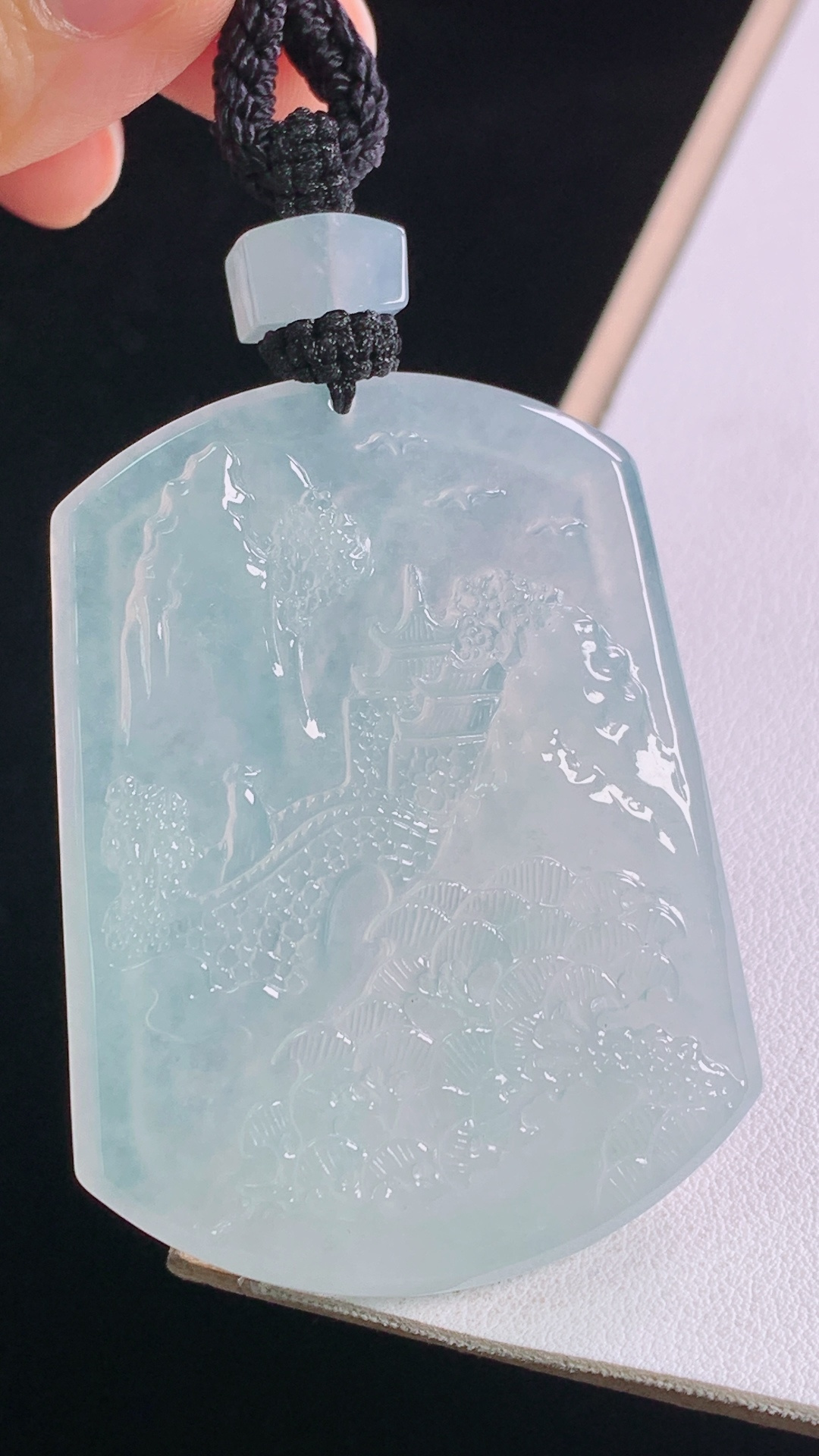 山水牌,种水，冰透起光，无裂,尺寸:55.1-41.7-5.9mm