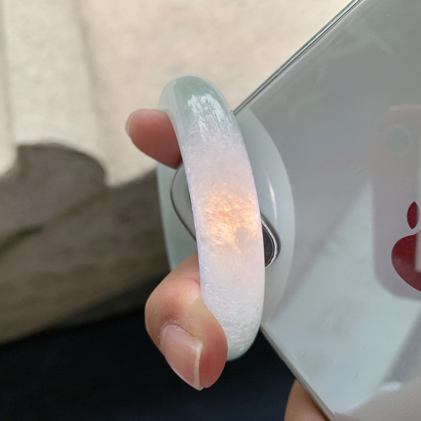 正圈49 50，圈口50.2/12/8.4，编码BA083111，描述冰飘绿，清透，水润，种老，细腻，打灯有棉线