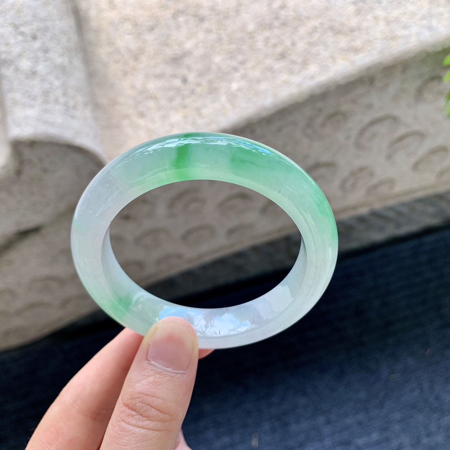 正圈52 53，圈口53/12/8.8，编码G9090221，冰糯飘绿，水润，种老，细腻，有纹线