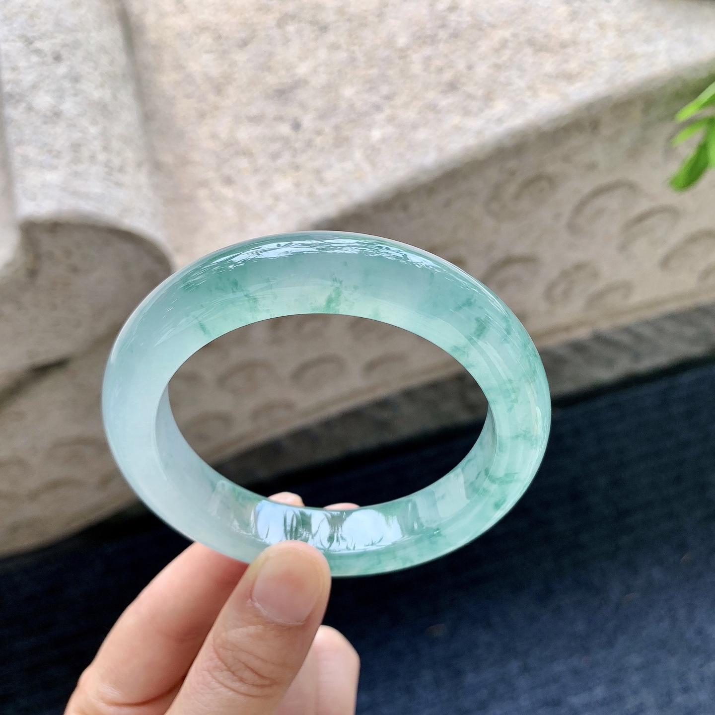 正圈57 58，圈口58/12.7/10，编码A3090225，冰种飘花，清透，水润，种老，细腻，无裂。