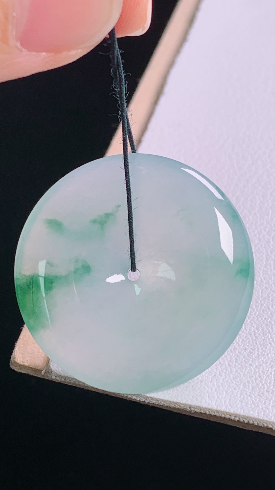 冰飘花平安扣，花色灵动，水润细腻，无裂，尺寸31.7-5.7mm