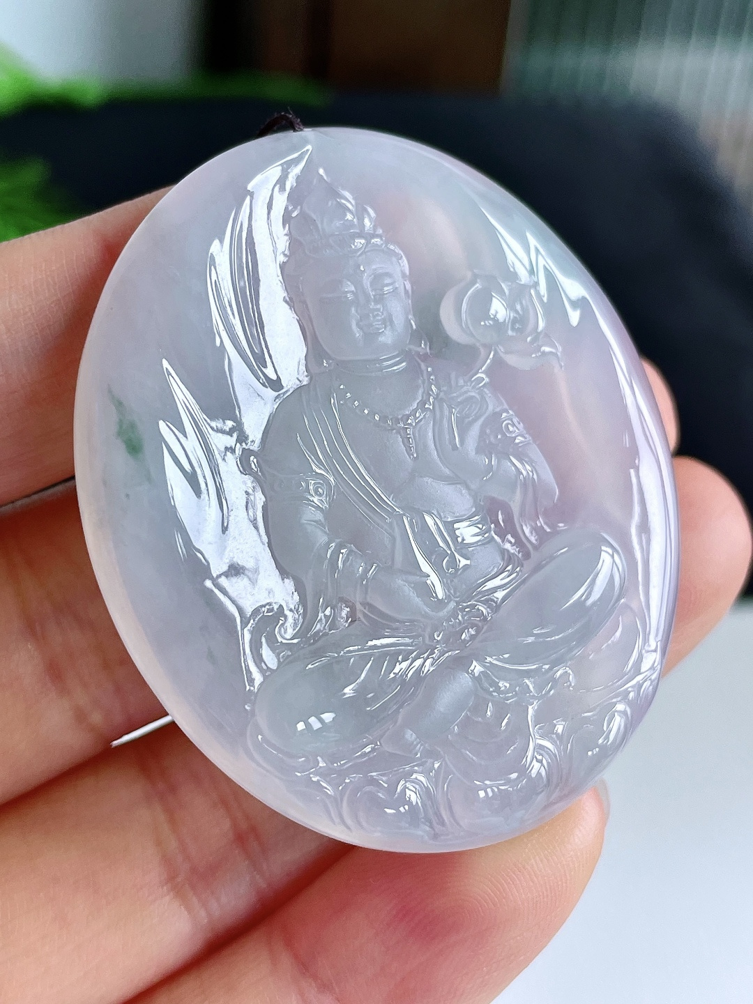 裸石冰飘花大势至菩萨持莲观音牌吊坠，说明缅料无裂性比高，尺寸49.8-42.2-5.2，重量23.5克