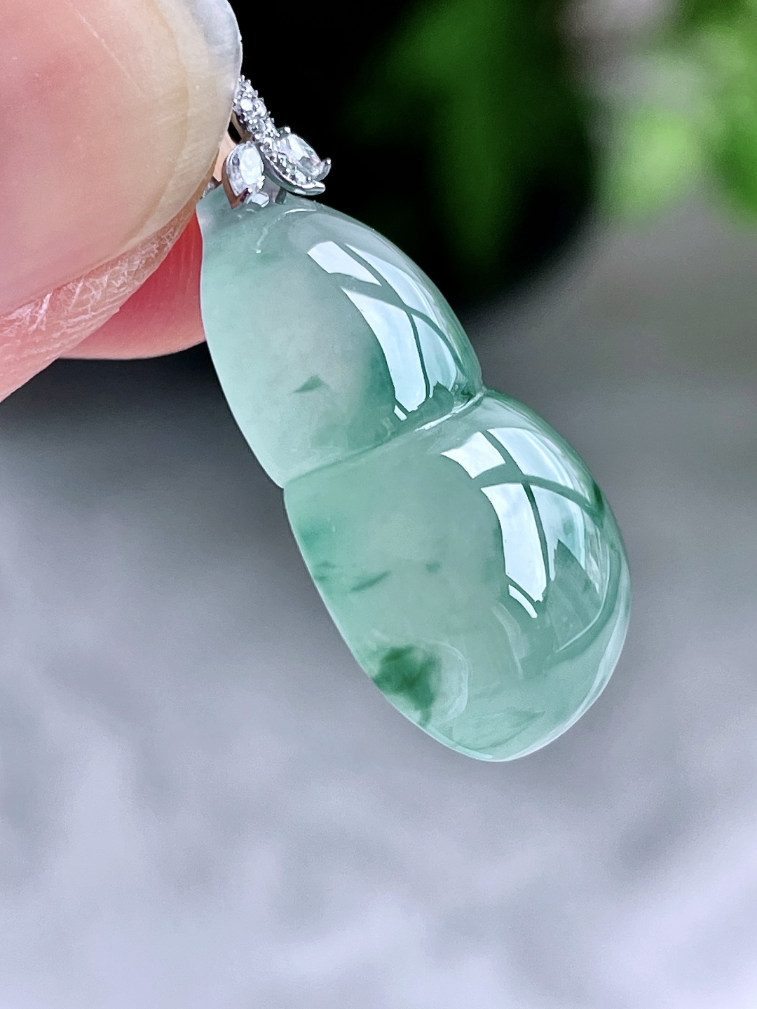 冰飘花葫芦大葫芦吊坠，18k金镶嵌，无裂，性比高，厚装29.7，裸石25.3-18-8.6，重量6克