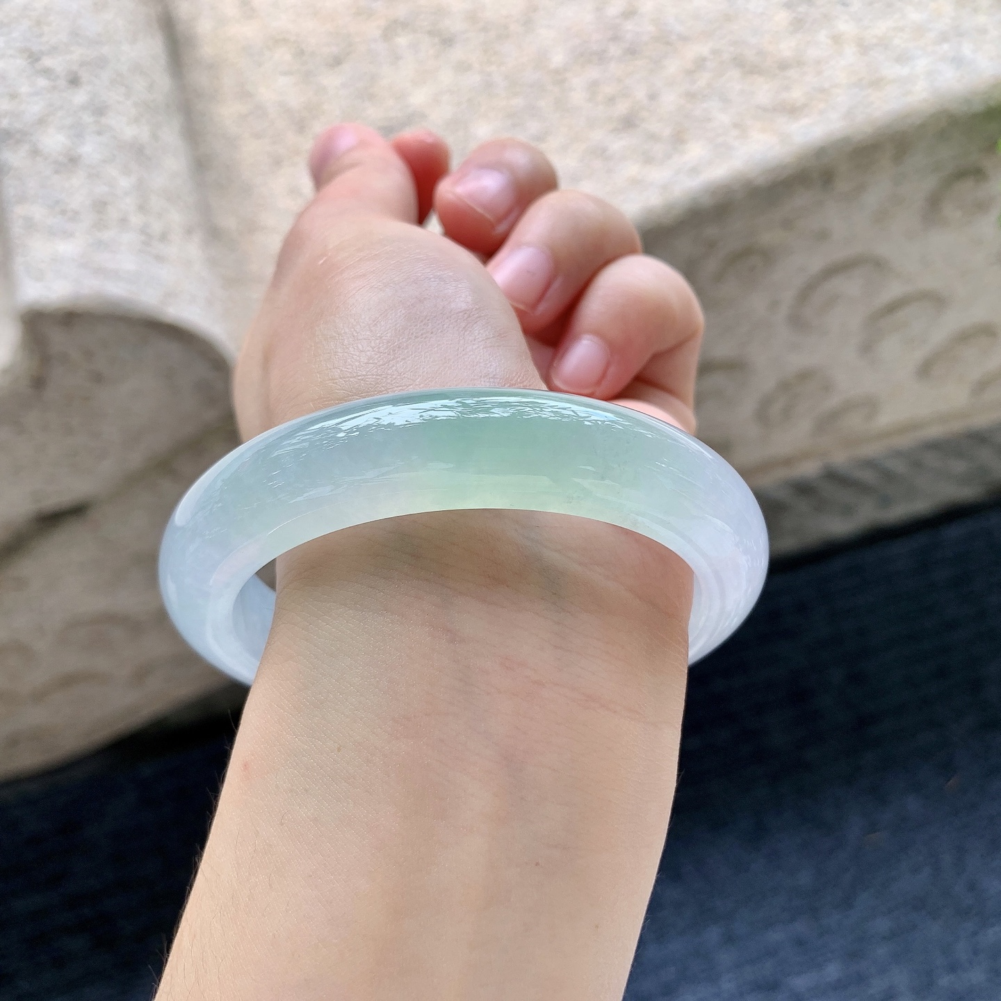 正圈，圈口59/13/9，编码G6090228，冰糯春彩，水润，种老，细腻，无裂。