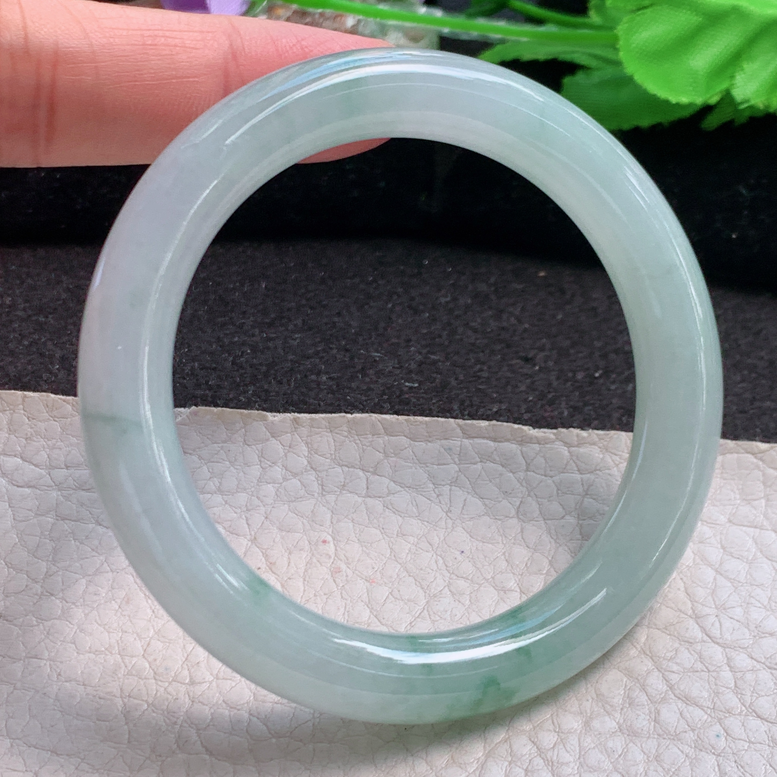 r自然光55*9.9*9.6叮当镯 缅甸翡翠a货玉手镯高品质冰飘花圆条玉手环
