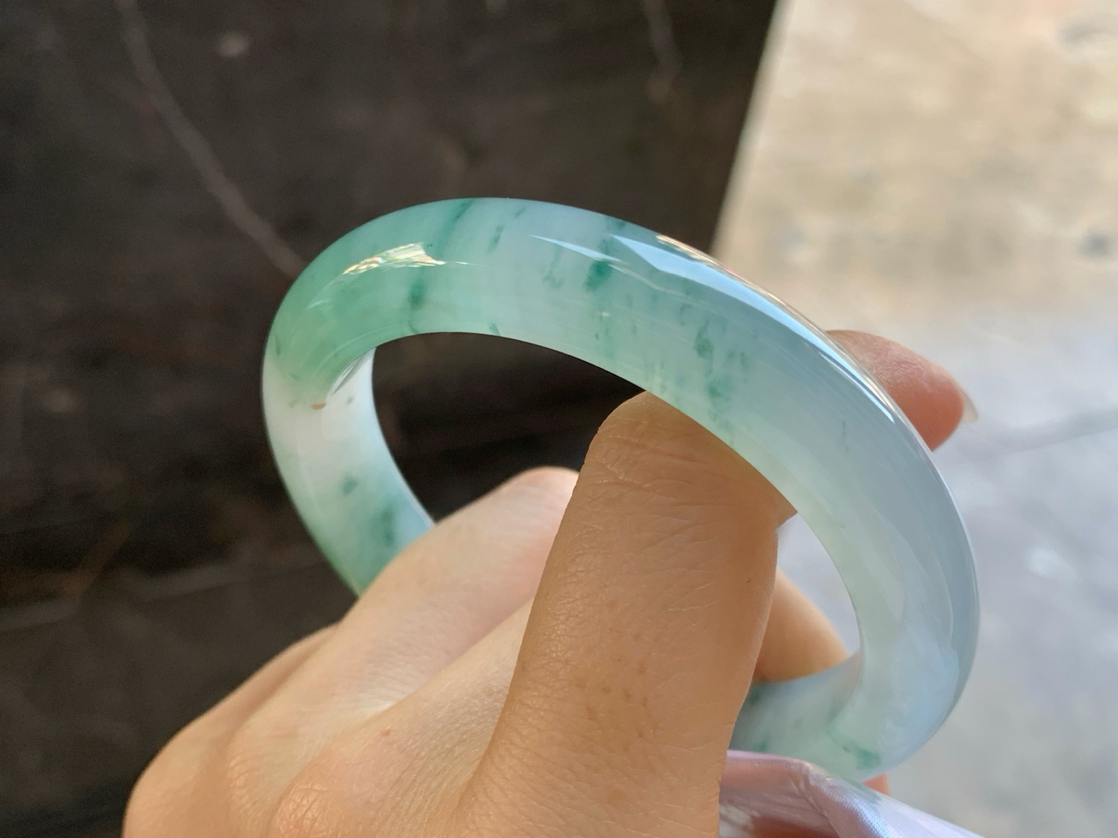 55-11.8-9
冰飘花手镯^_^种水好 飘花点缀