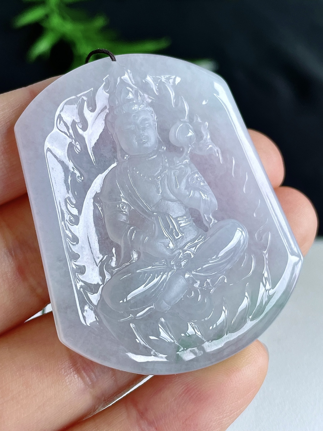 糯冰飘花大势至菩萨持莲观音牌吊坠，无裂，性比高，尺寸52.6-42-5.6，重量25.7克