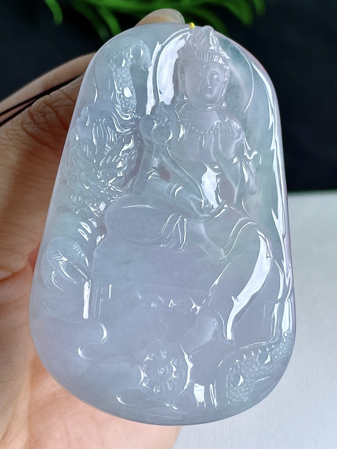 糯冰御龙大势至菩萨持莲观音牌吊坠，无裂，性比高，尺寸67-43-5.3，重量35克