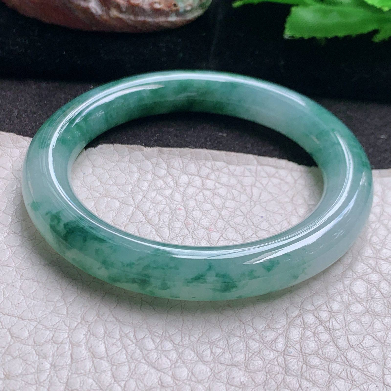 cc自然光53*9.5*10叮当镯 缅甸翡翠a货玉手镯高品质冰飘花圆条玉手环