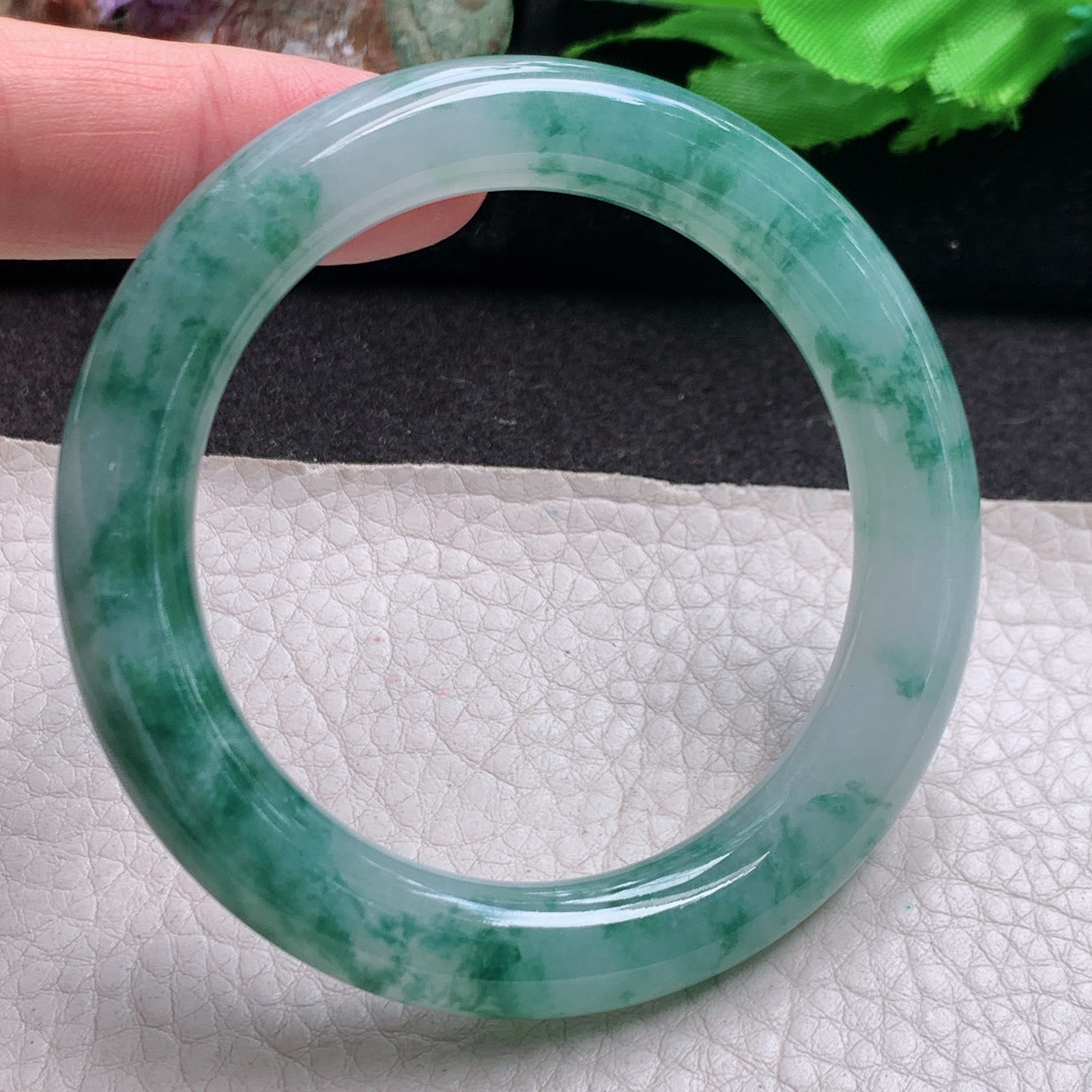 cc自然光53*9.5*10叮当镯 缅甸翡翠a货玉手镯高品质冰飘花圆条玉手环