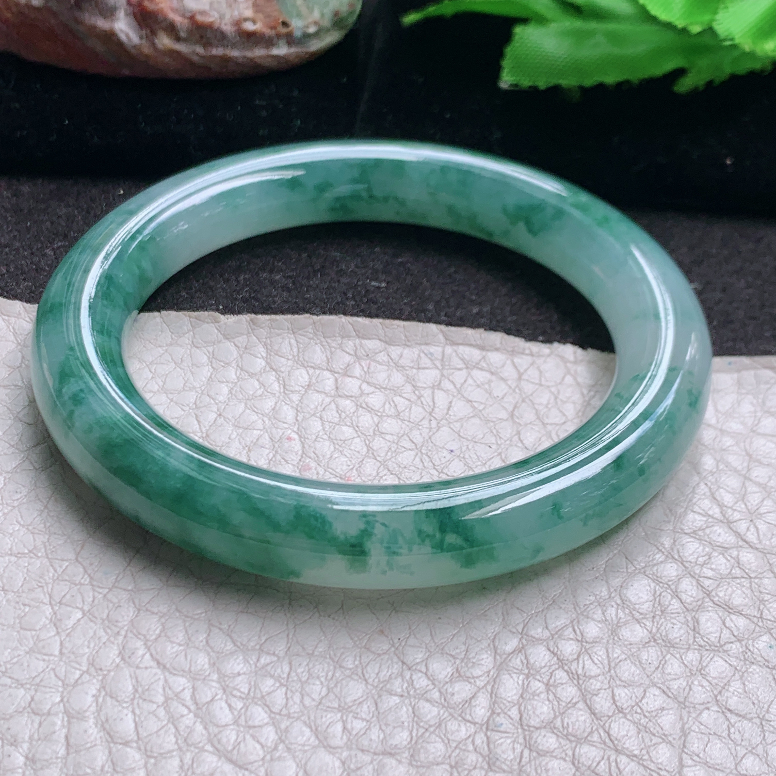 cc自然光53*9.5*10叮当镯 缅甸翡翠a货玉手镯高品质冰飘花圆条玉手环