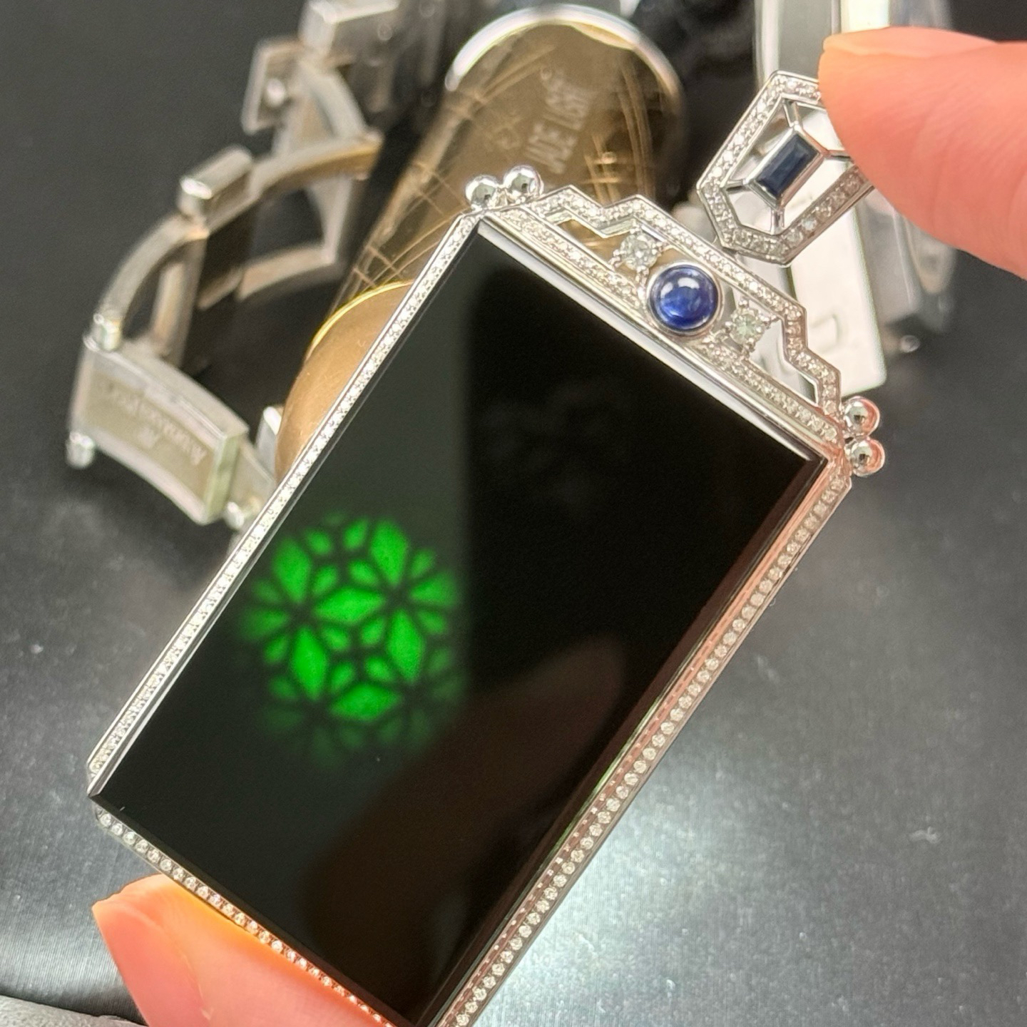 精品18k墨翠无事牌去种好色正黑度极好 打灯通透 油性十足