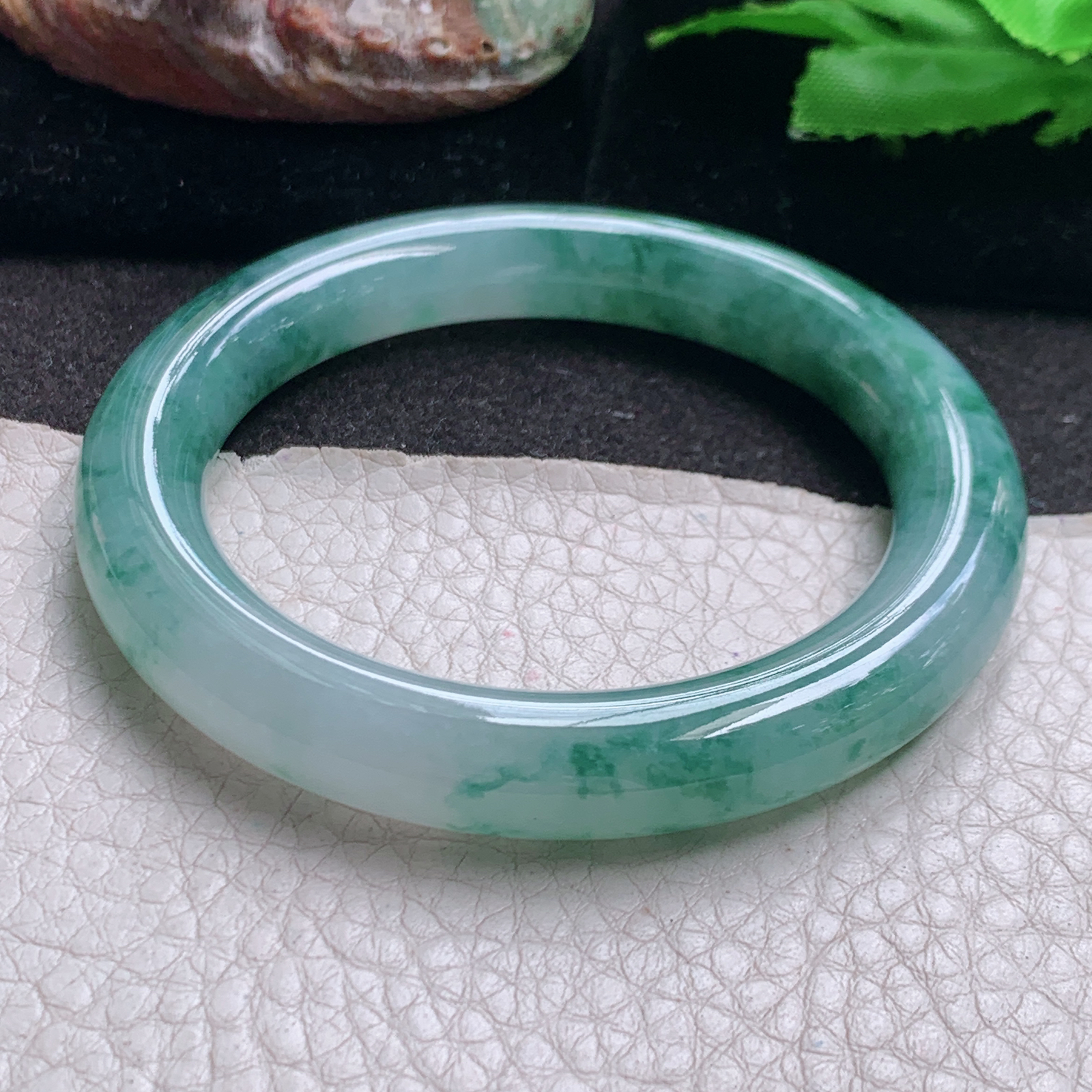 cc自然光53*9.5*10叮当镯 缅甸翡翠a货玉手镯高品质冰飘花圆条玉手环