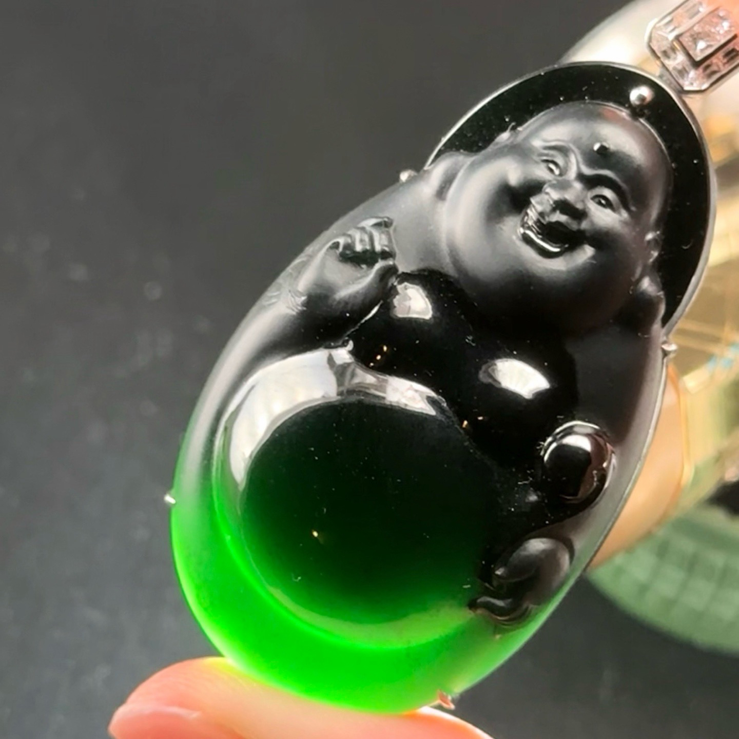 18k墨翠大肚佛 种好色正 黑度极好 打灯通透 油性十足