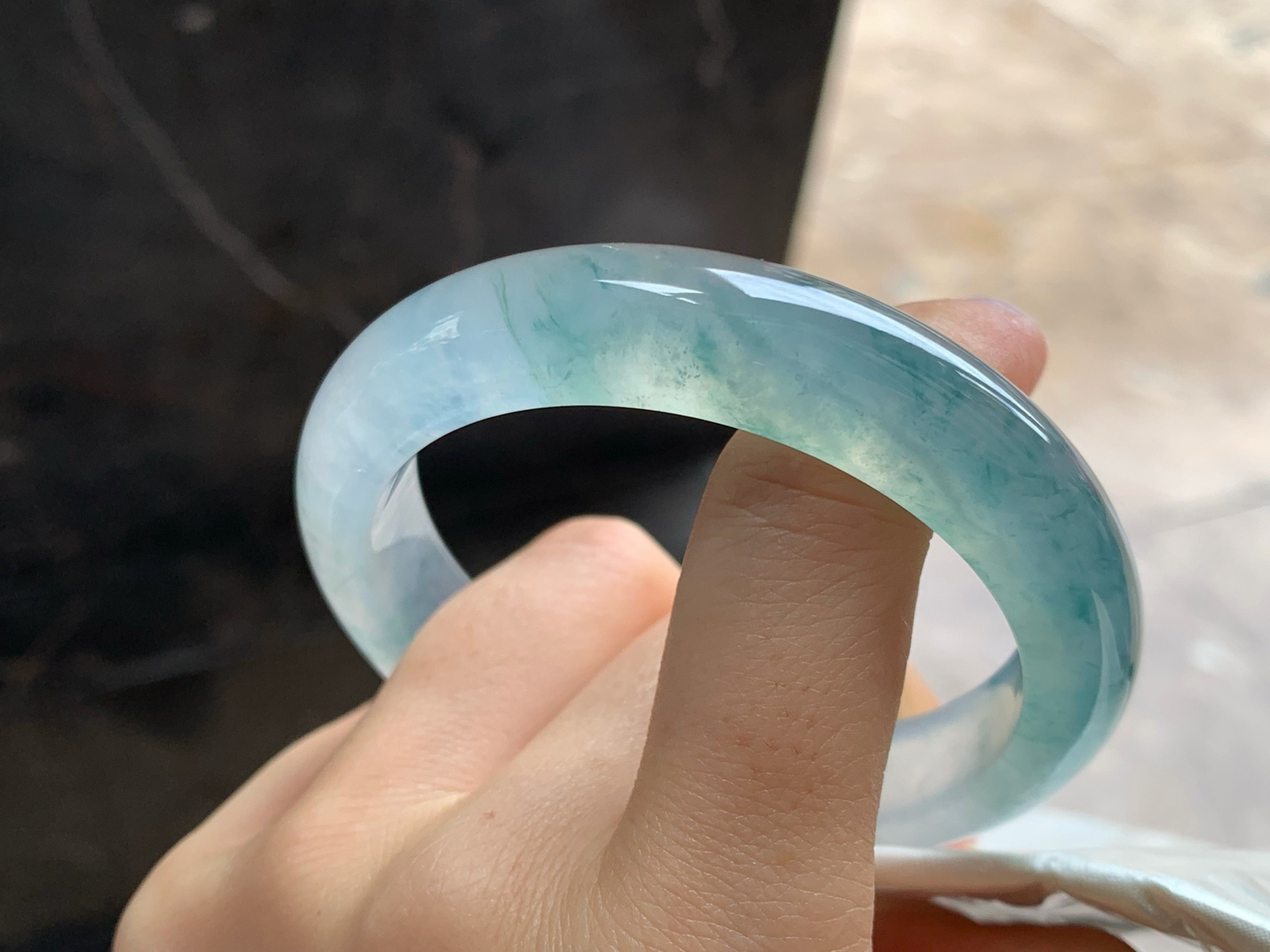 55.8-12.6-8.8
冰种飘花手镯^_^种水好 飘花浓郁