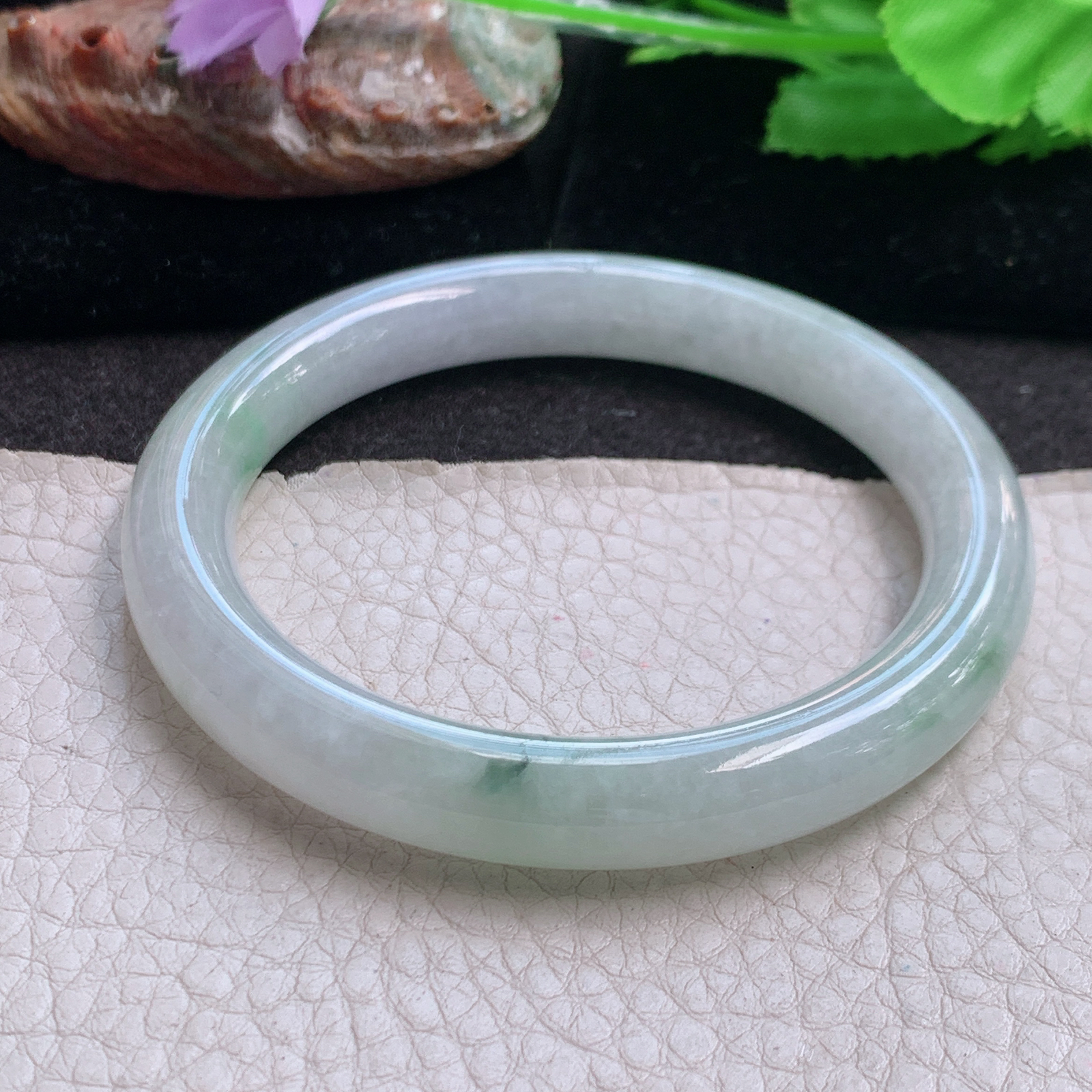 js自然光56*9.3*9叮当镯 缅甸翡翠a货玉手镯高品质飘花圆条玉手环
