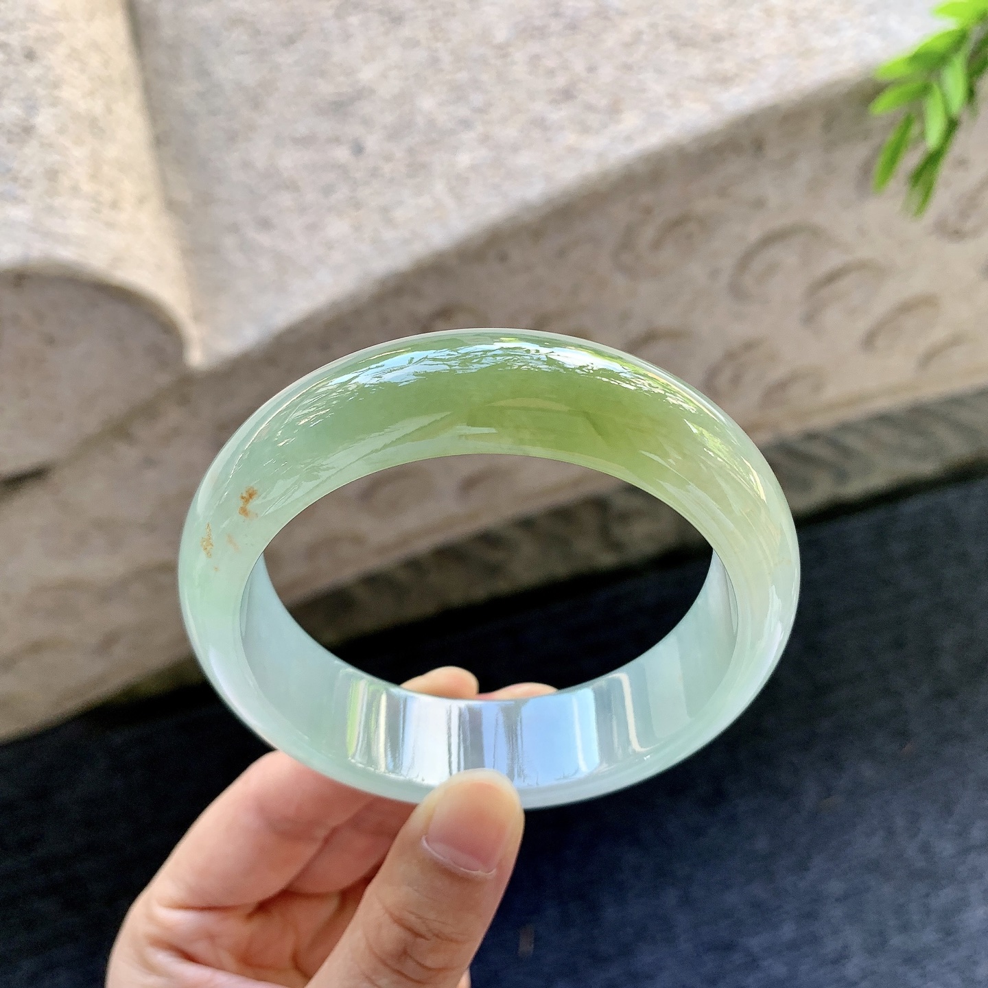 正圈59 60，冰糯飘黄翡，宽版，清透，水润，种老，细腻，有絮线