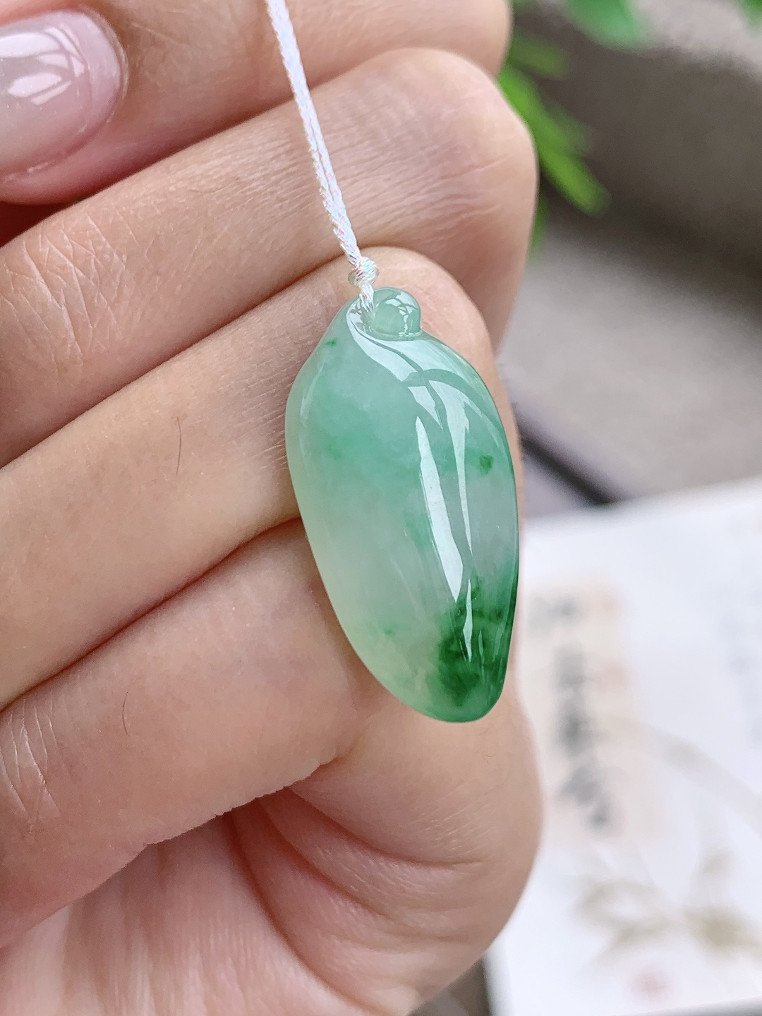 糯冰飘绿花福瓜吊坠,缅料 性比高 厚装 飘花,尺寸26.4-13-7.1,重量4克