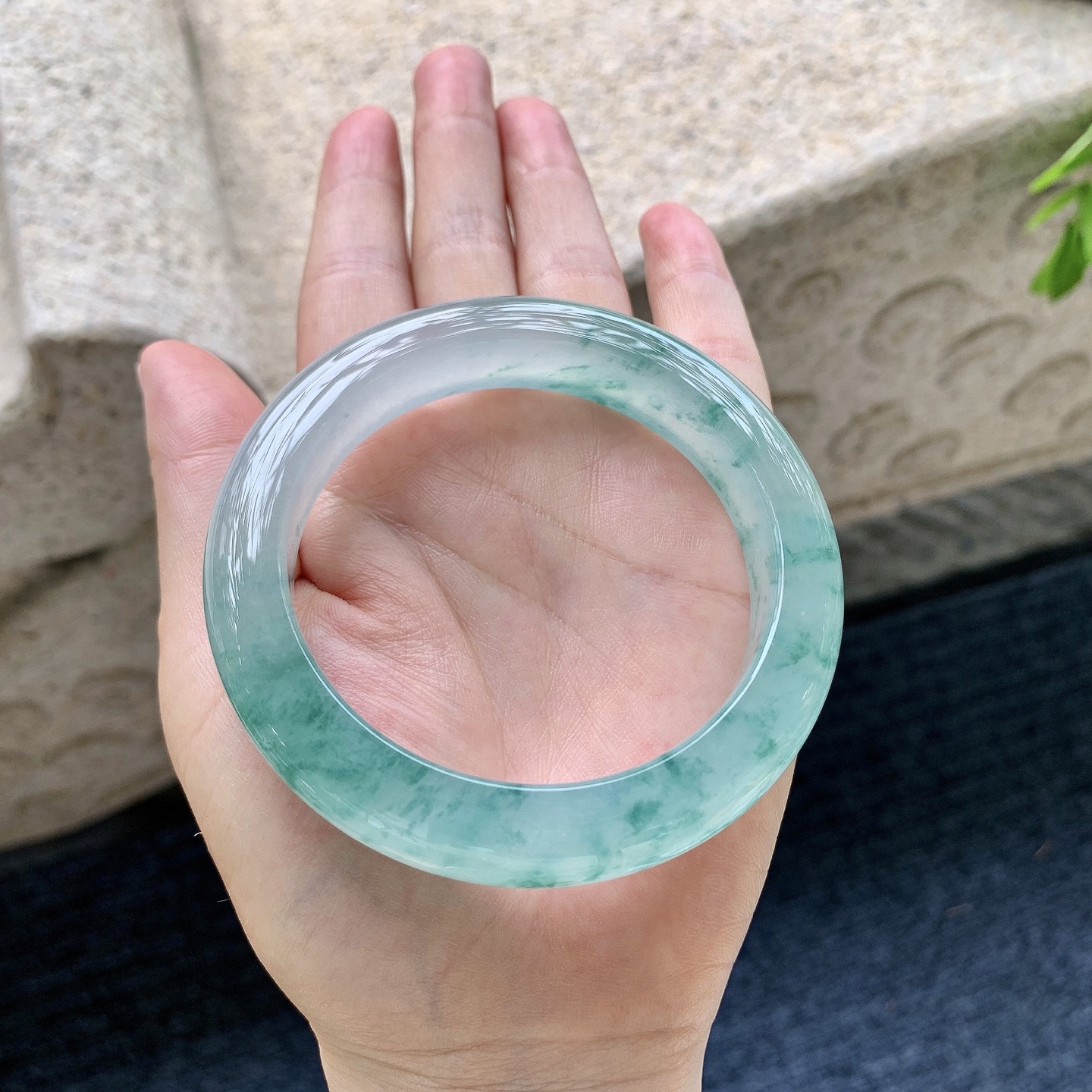 正圈57 58，圈口58/12.7/10，编码A3090225，冰种飘花，清透，水润，种老，细腻，无裂。