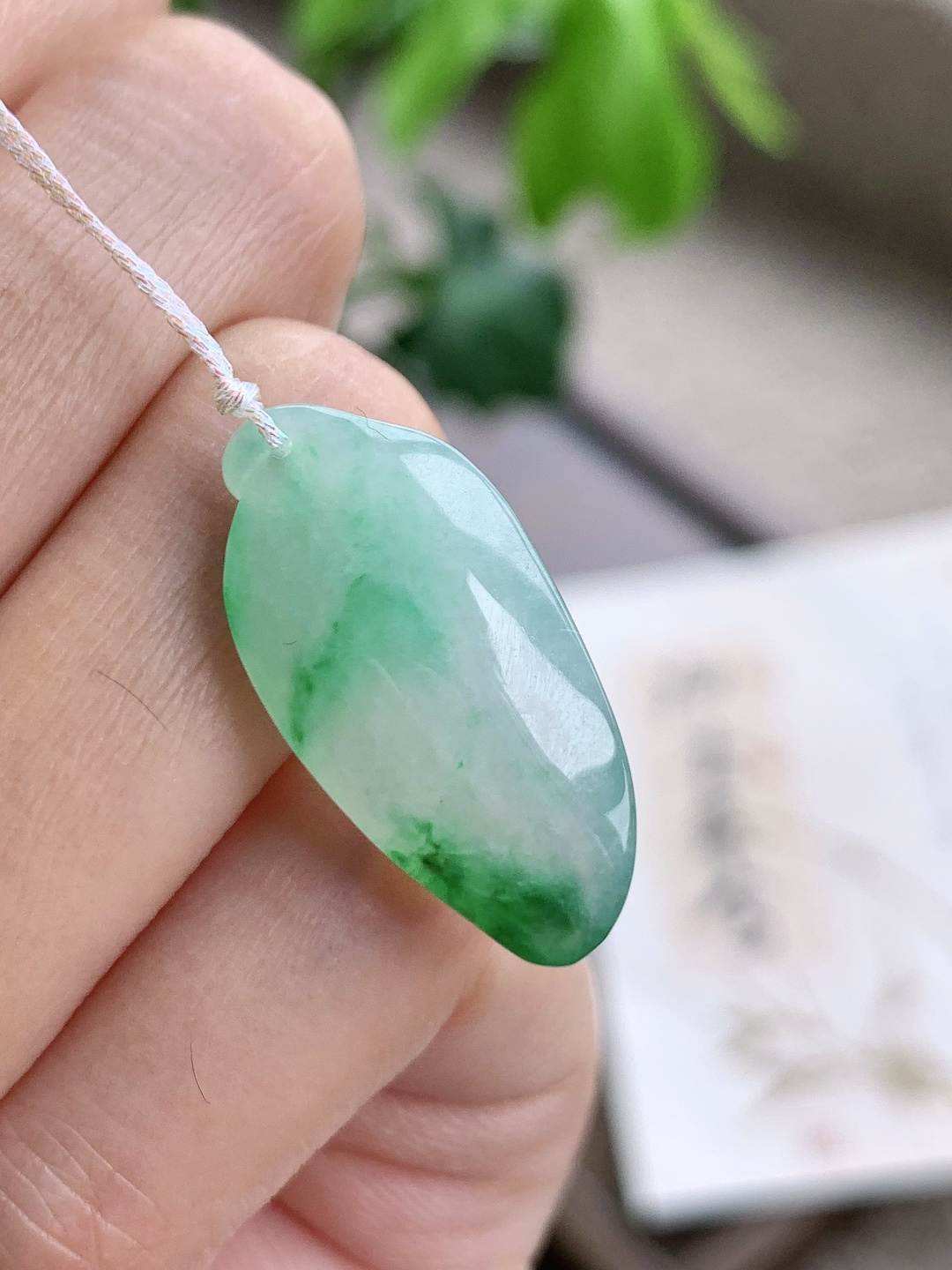 糯冰飘绿花福瓜吊坠,缅料 性比高 厚装 飘花,尺寸26.4-13-7.1,重量4克
