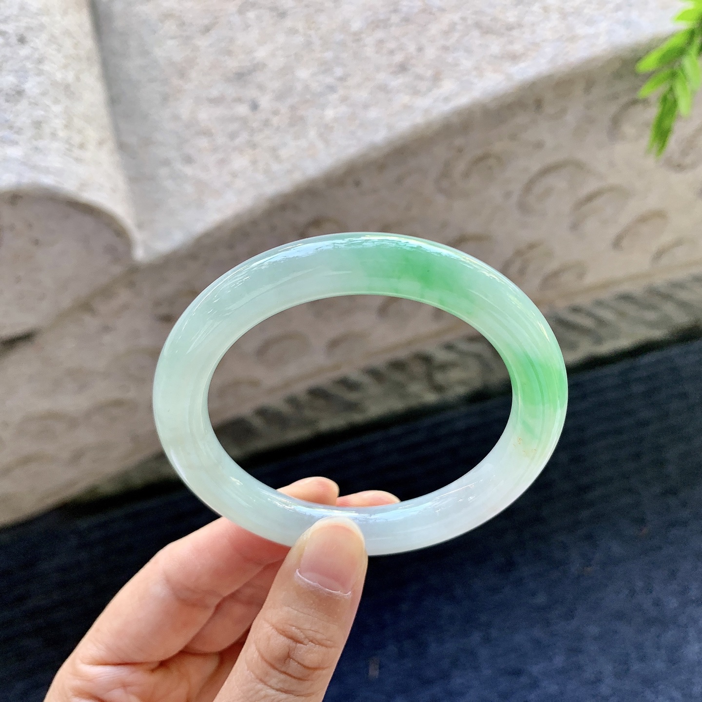 圆条52 53，细糯飘绿，水润，种老，细腻，有纹线
